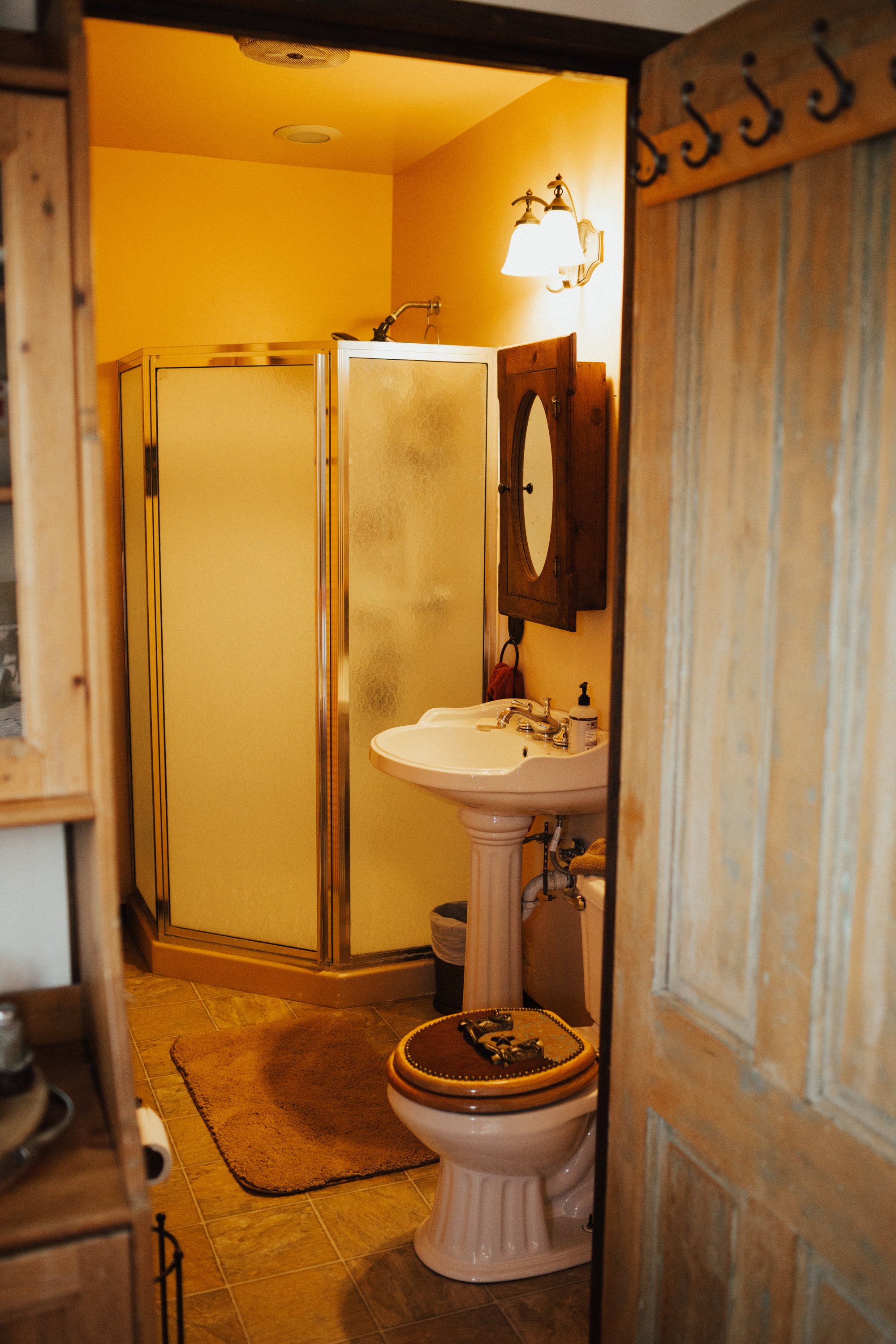 Peaceful Mountain Cabin