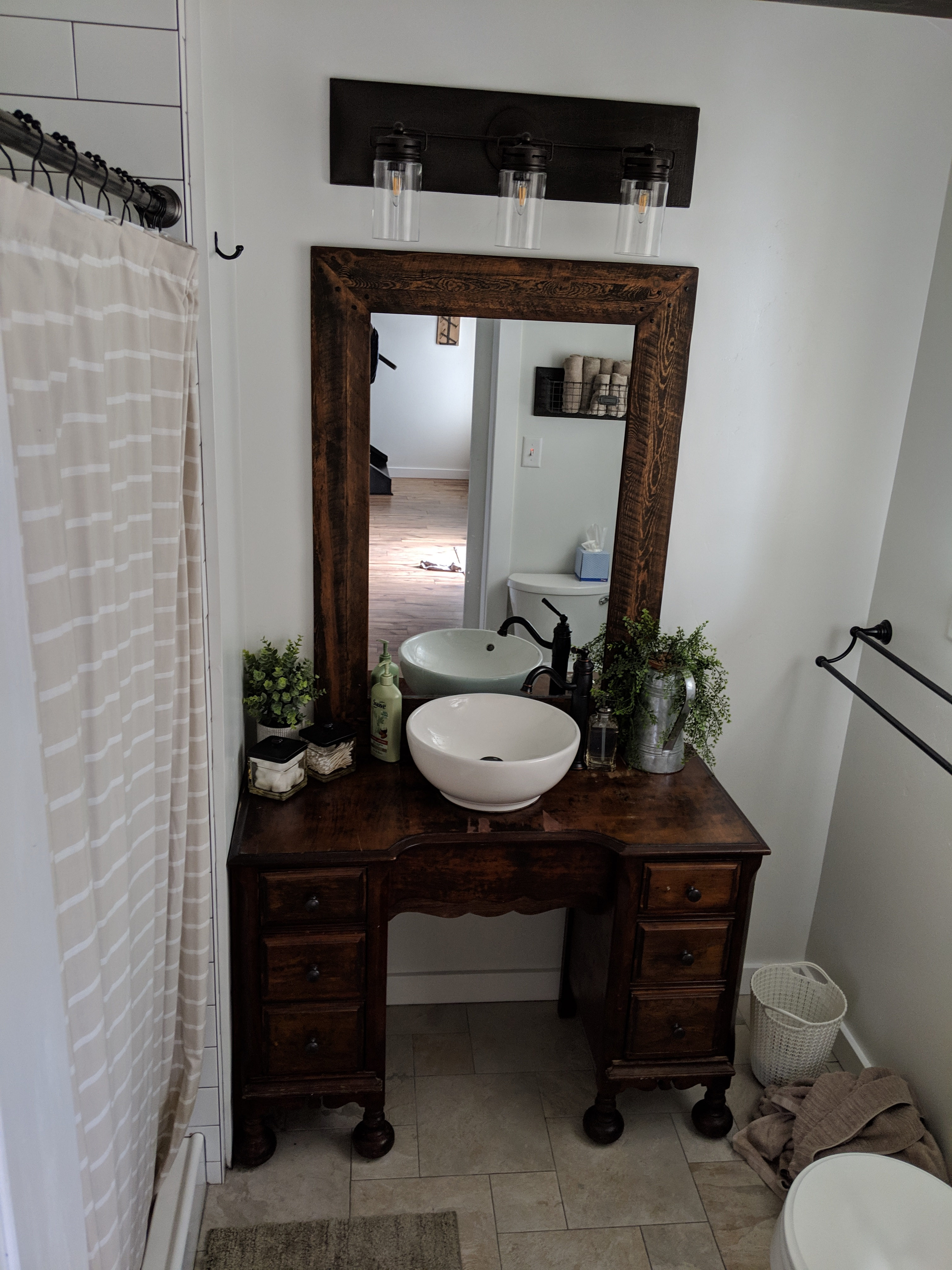 Bathroom with super hot water and great water pressure in the shower!