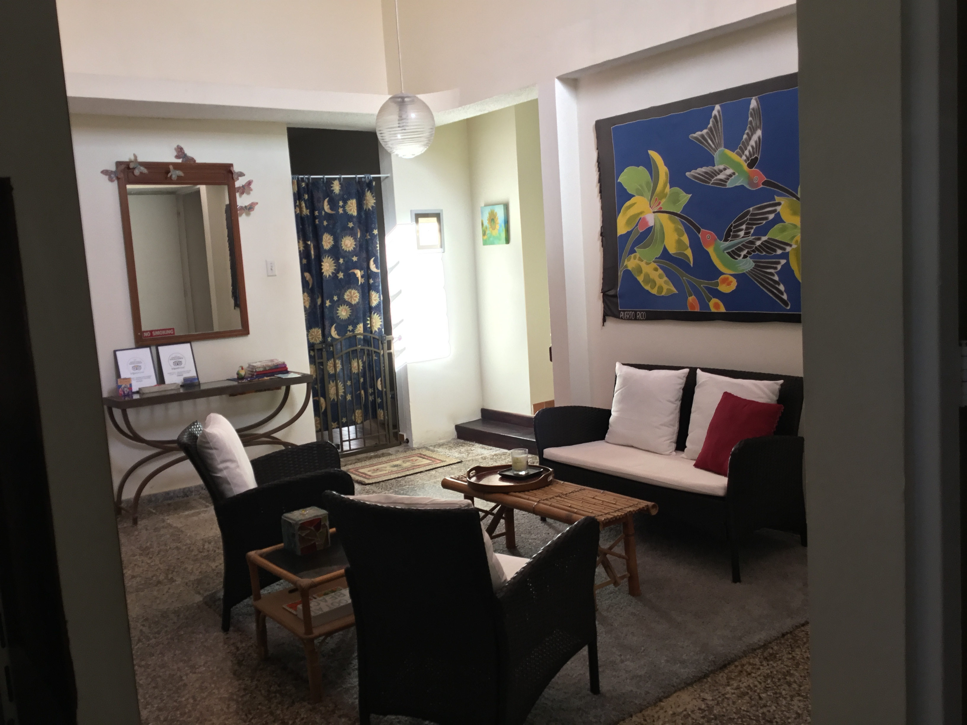 Barefoot Travelers Rooms Guesthouse