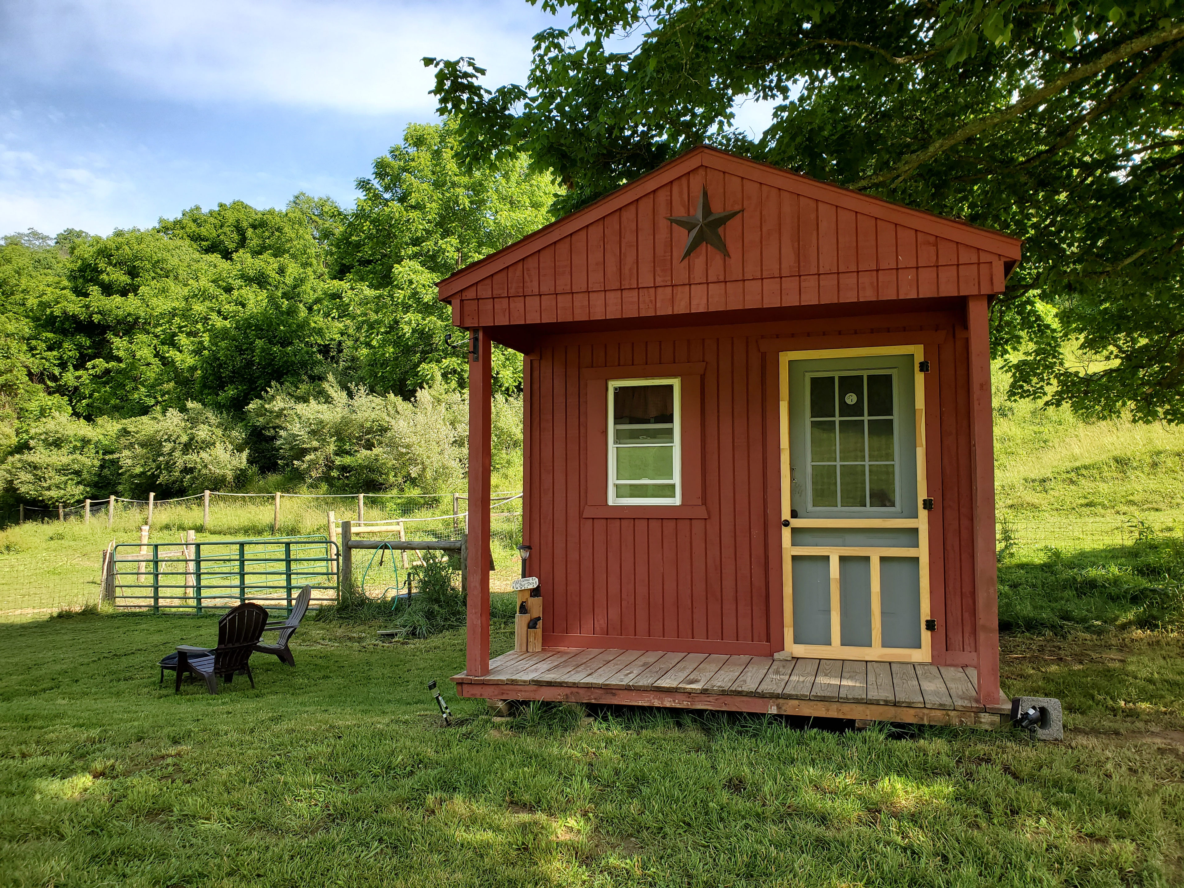 The Lil Red Ranch House