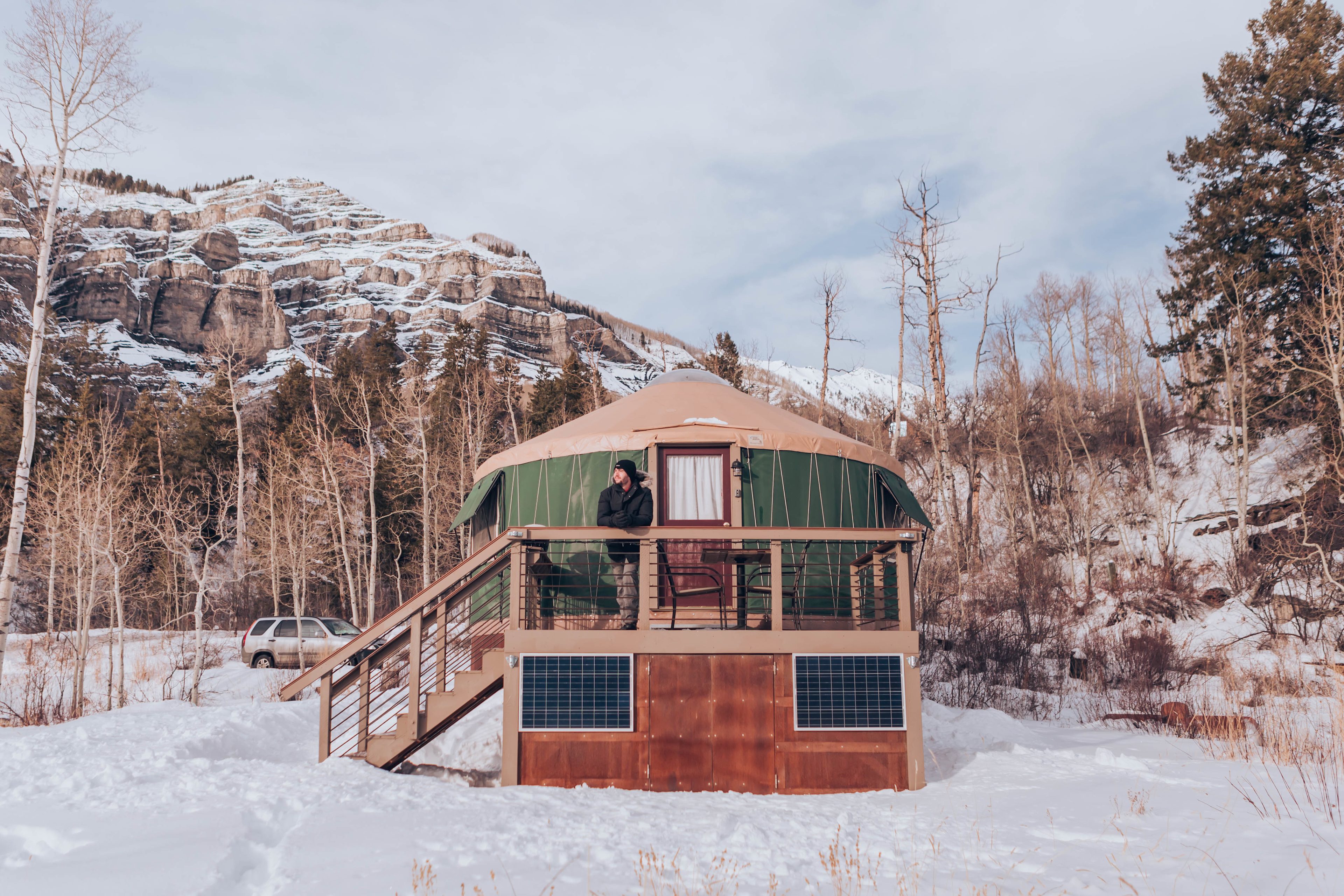 Such a perfect off-grid yurt, with solar panels! 