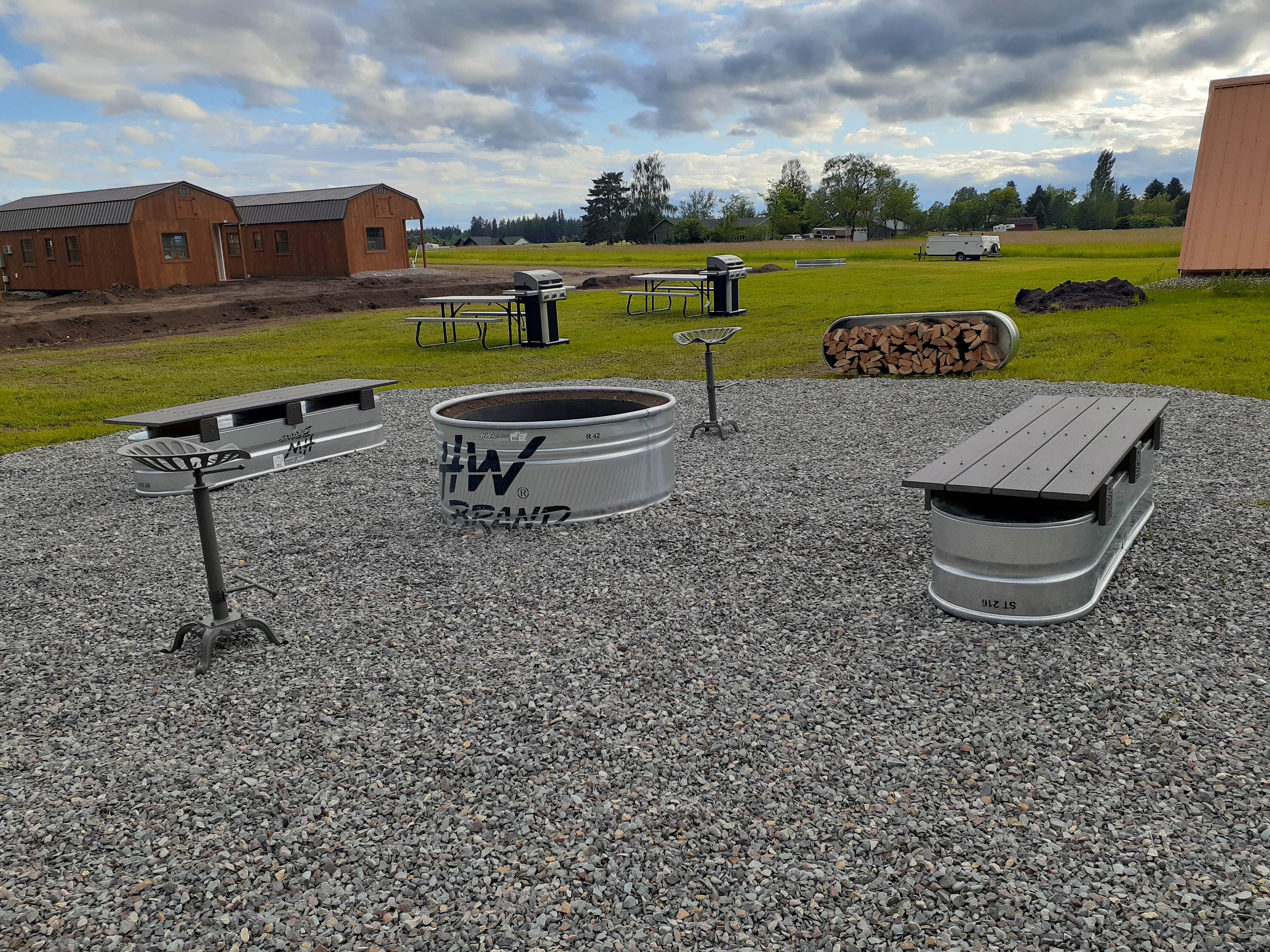 Firepit, gas grills, and picnic tables