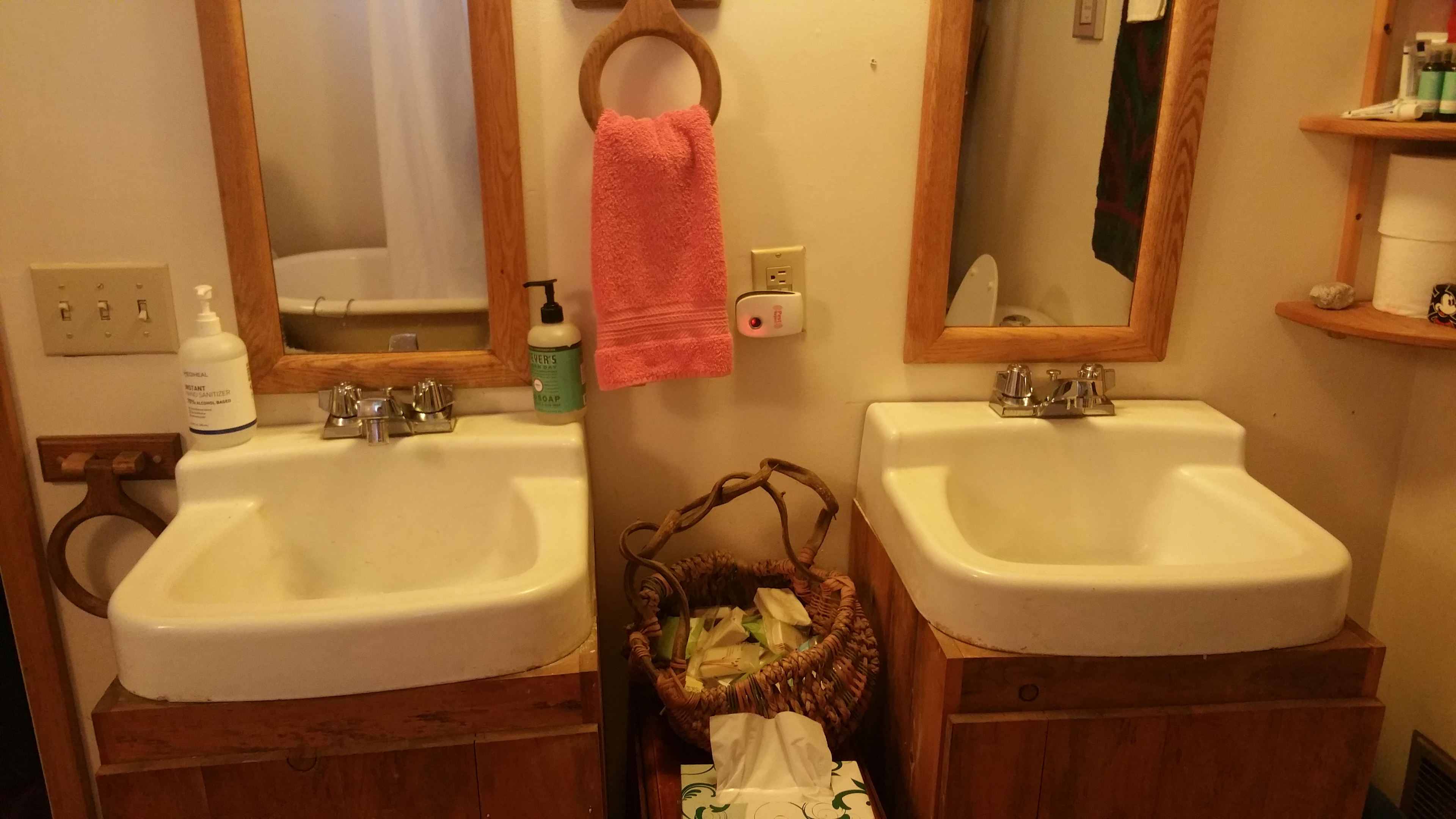 Double sinks with individually wrapped soap, pump shampoo and conditioner.