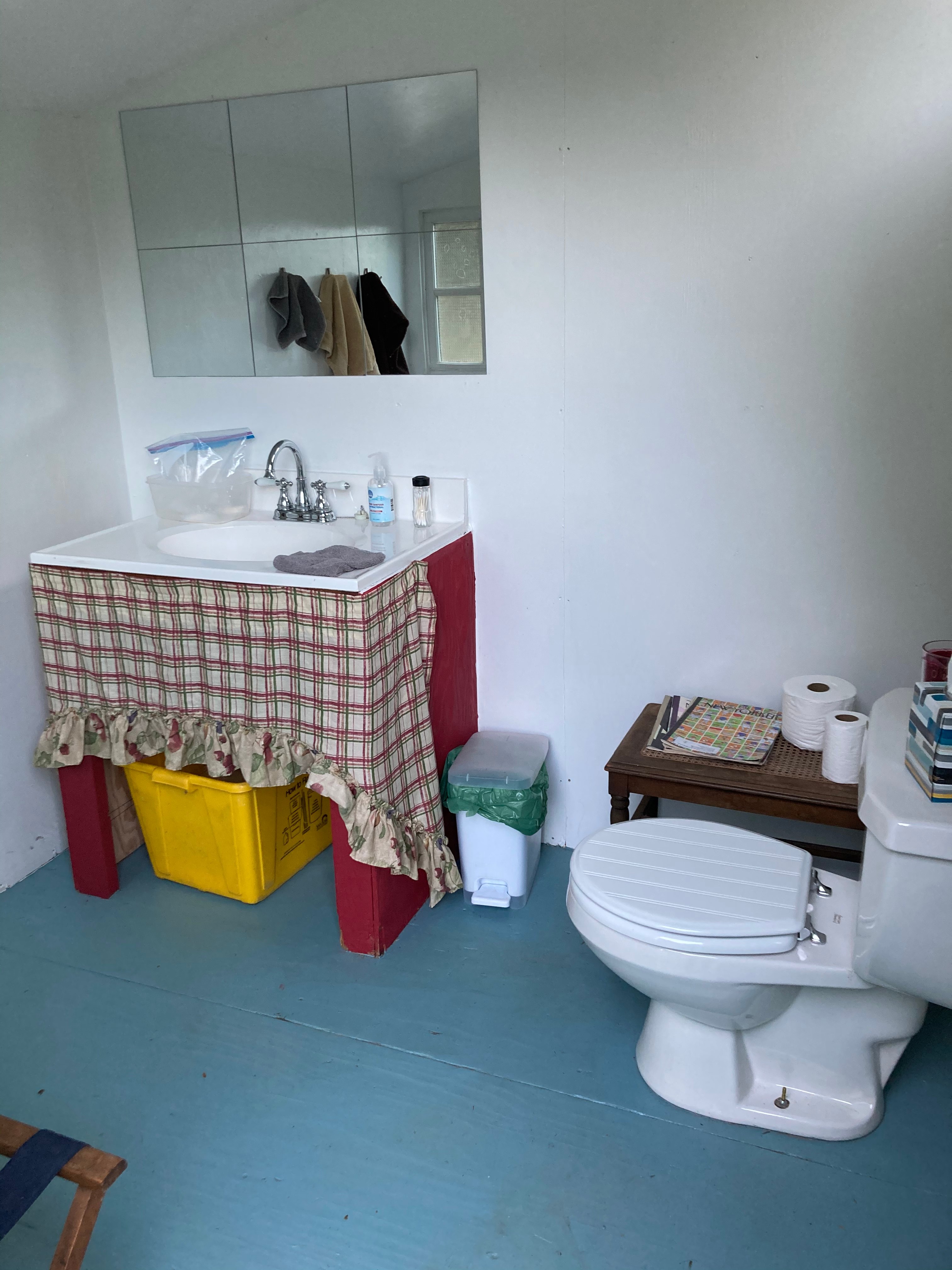 Clean toilets 