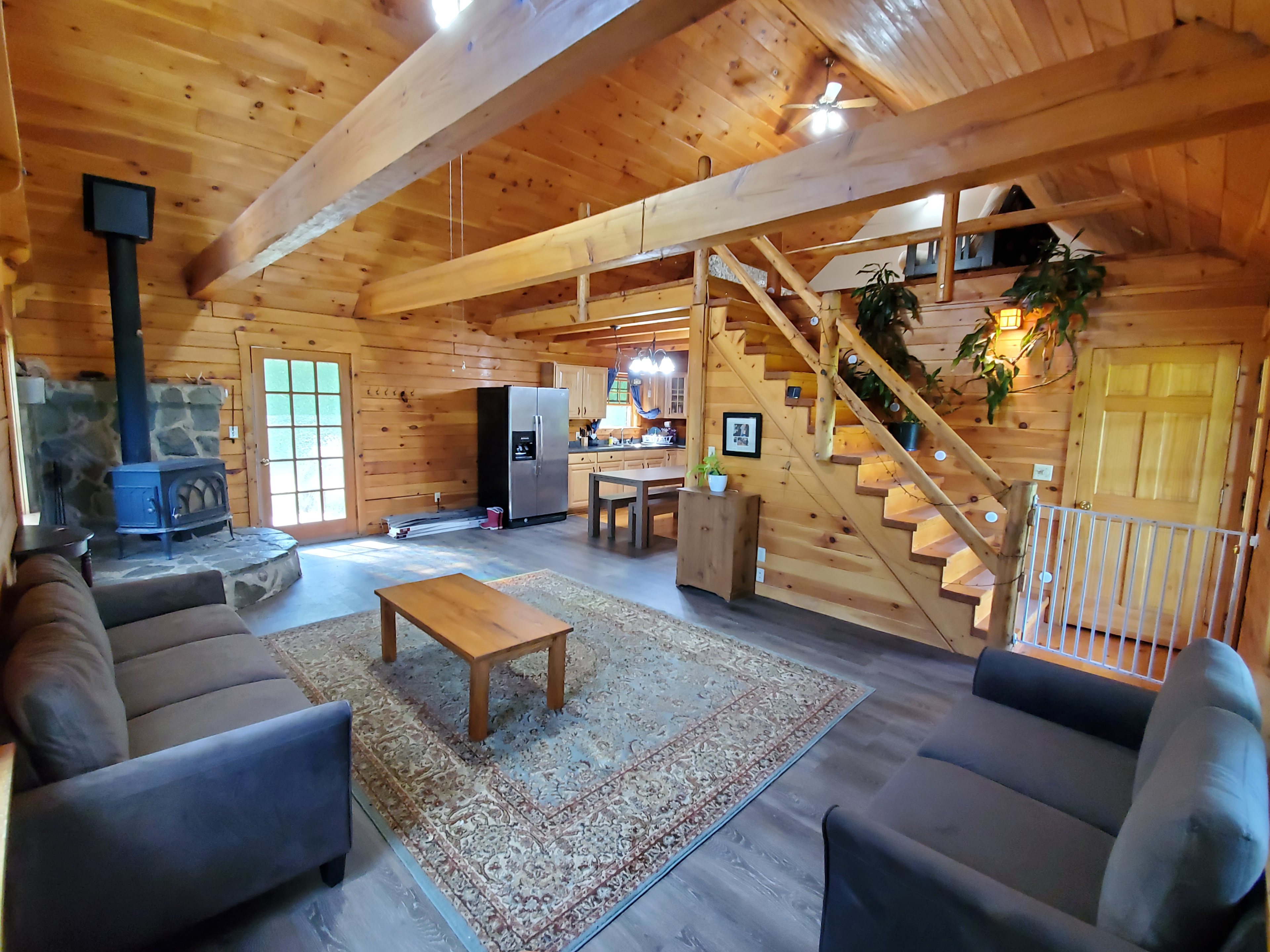 Log Cabin @ Animal Sanctuary w\WiFi