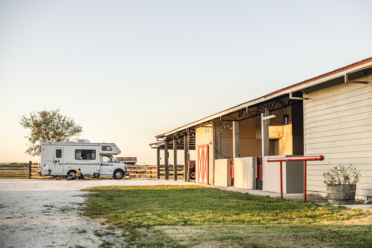 The ground is nice and level, parking was a breeze