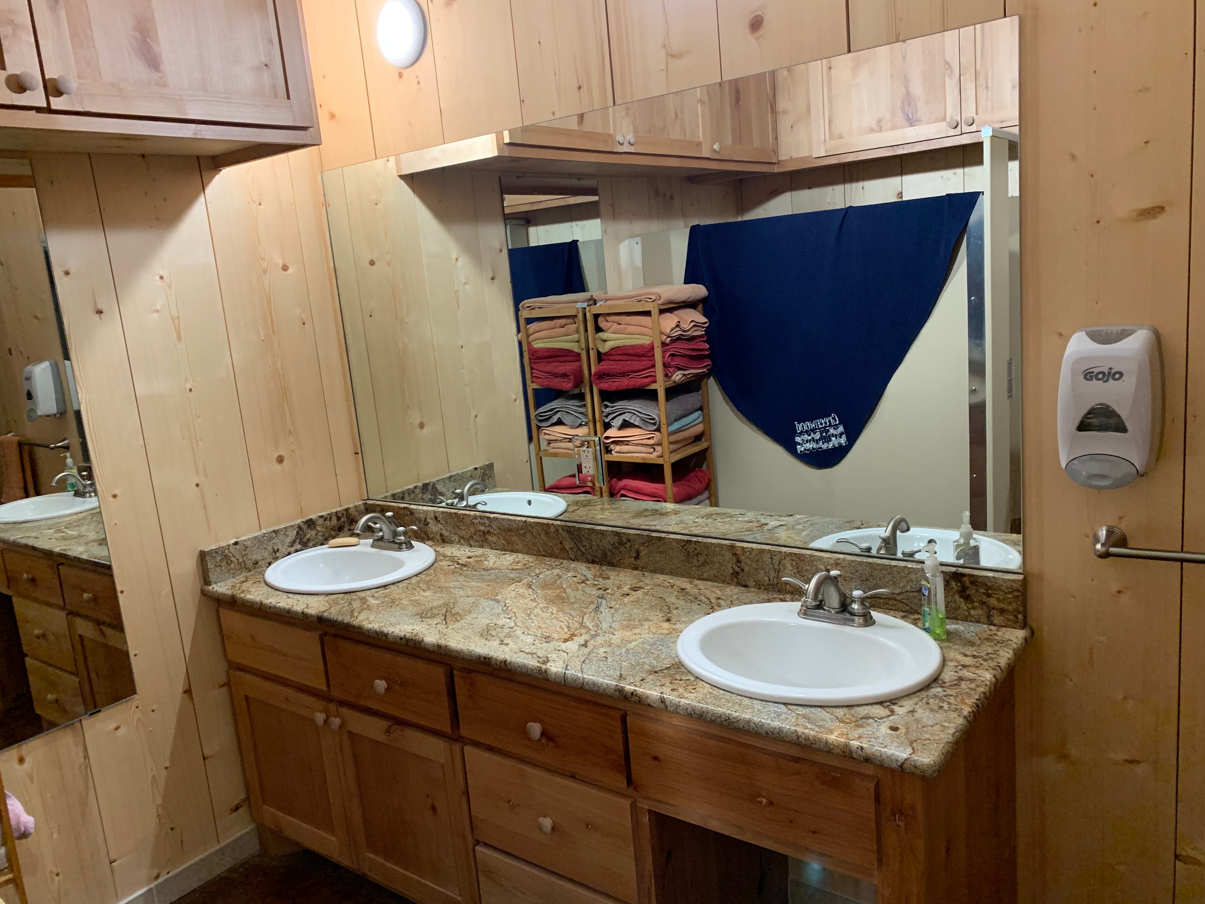 Lake Godstone™ Lodging and Camping