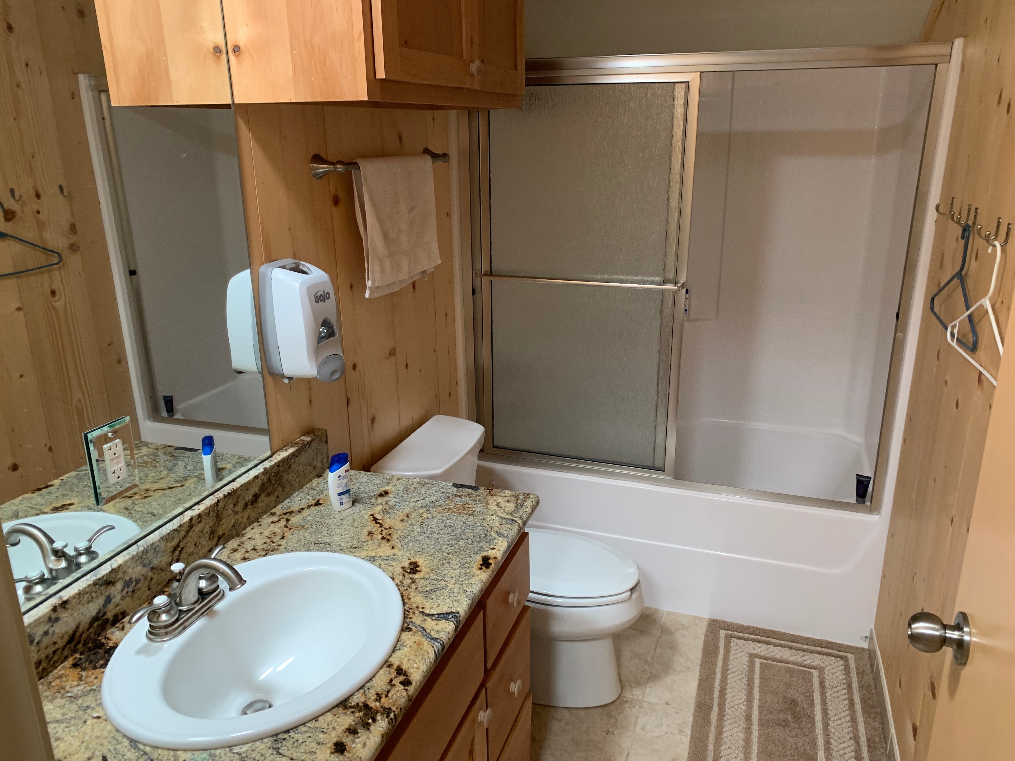 Lake Godstone™ Lodging and Camping