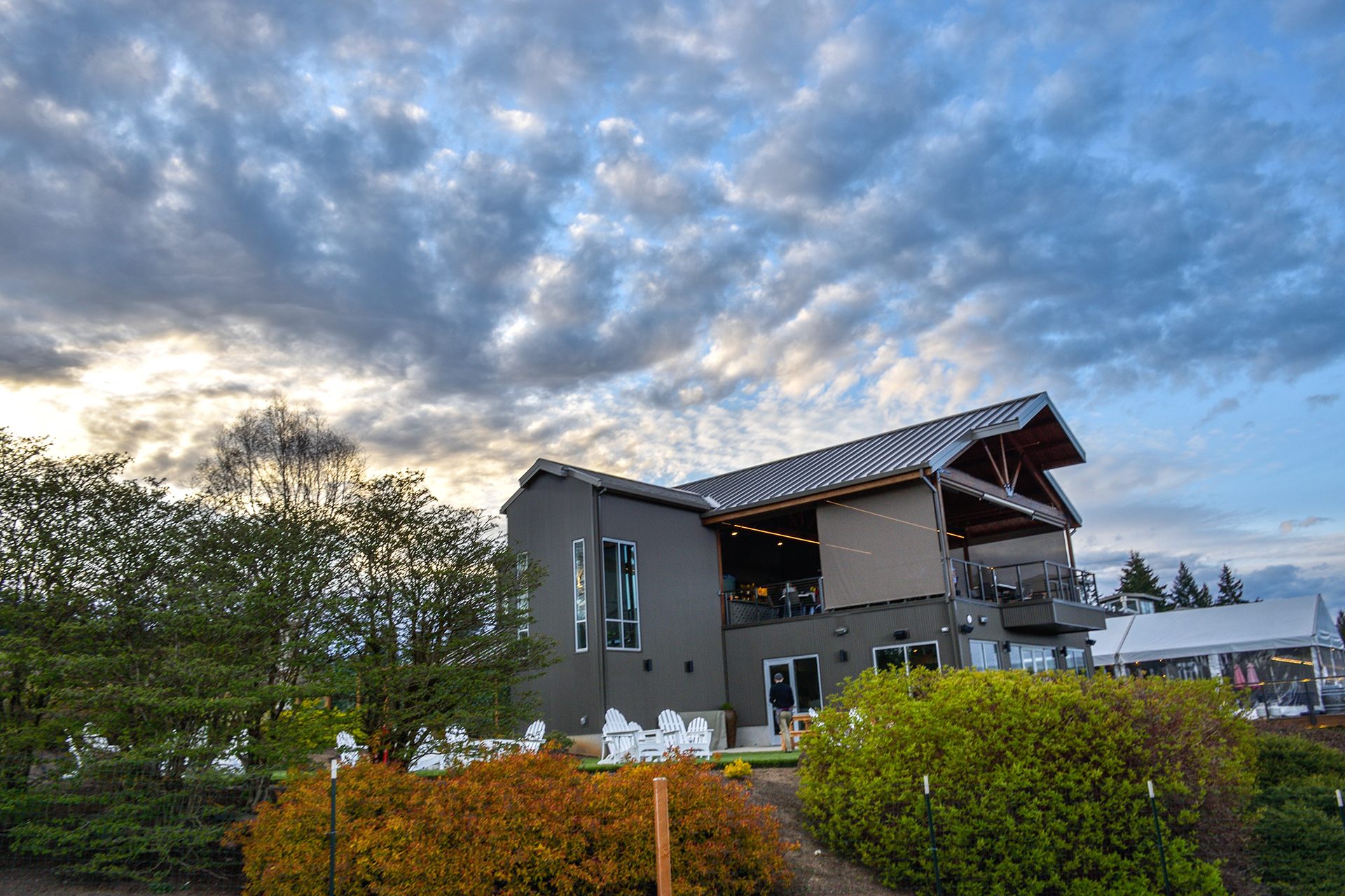 Hawk's View vineyard within easy walking distance.