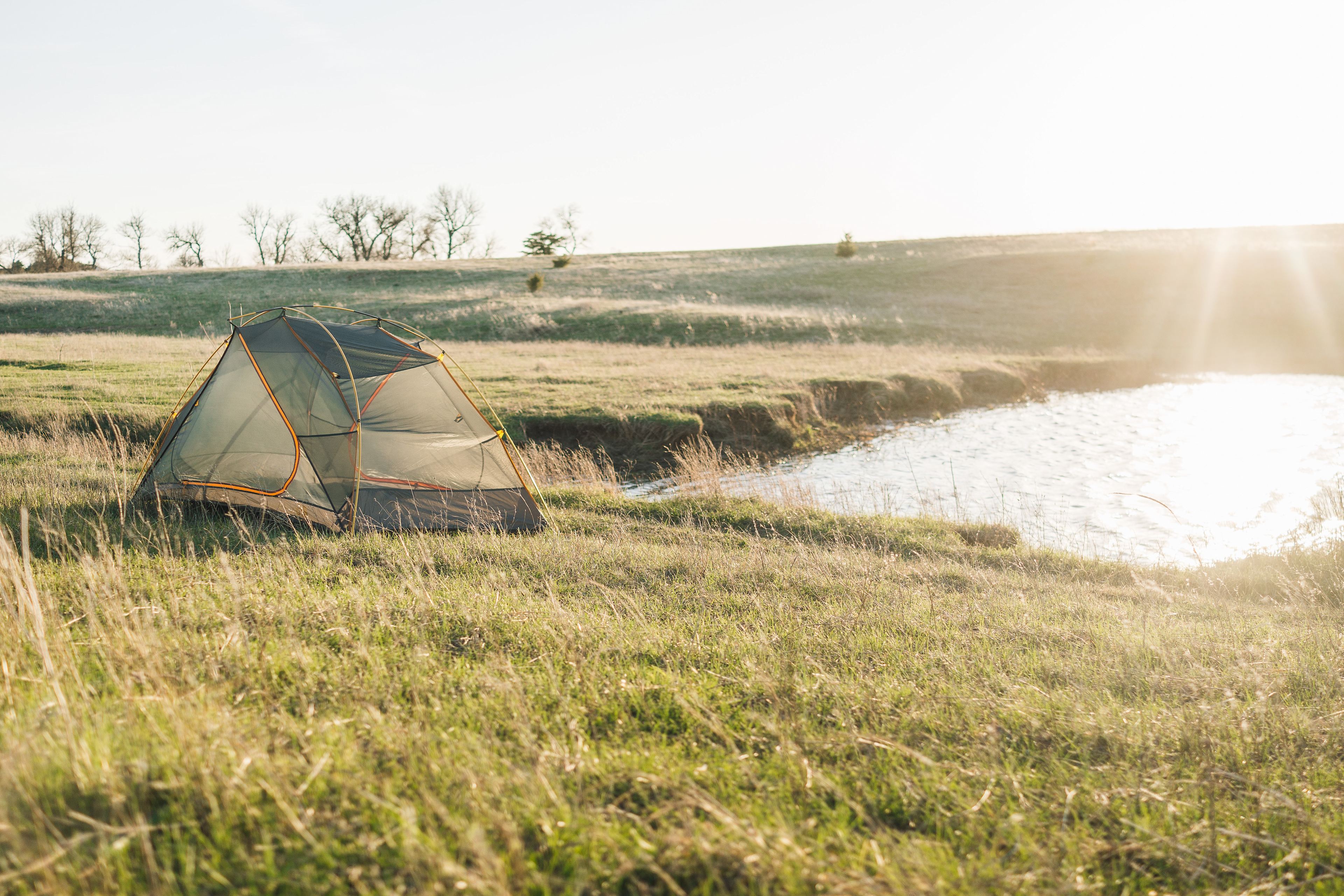 Putting the tent by the little pond was good against the wind.
