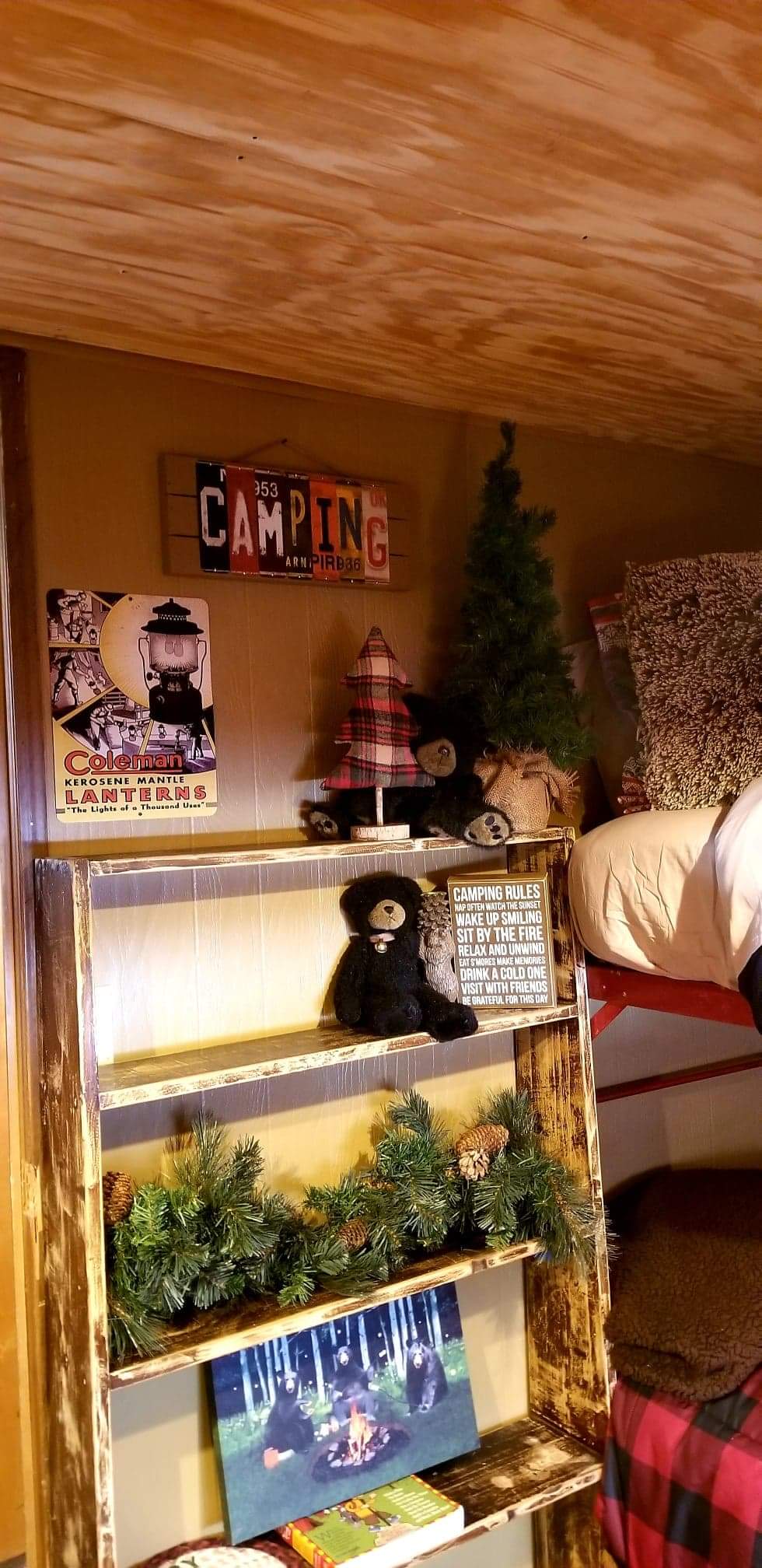 Camping theme continues throughout the bunkroom-
