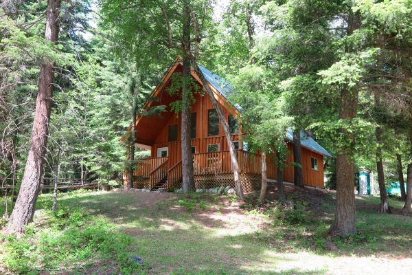 Log Cabins / Camping in Gold Bridge