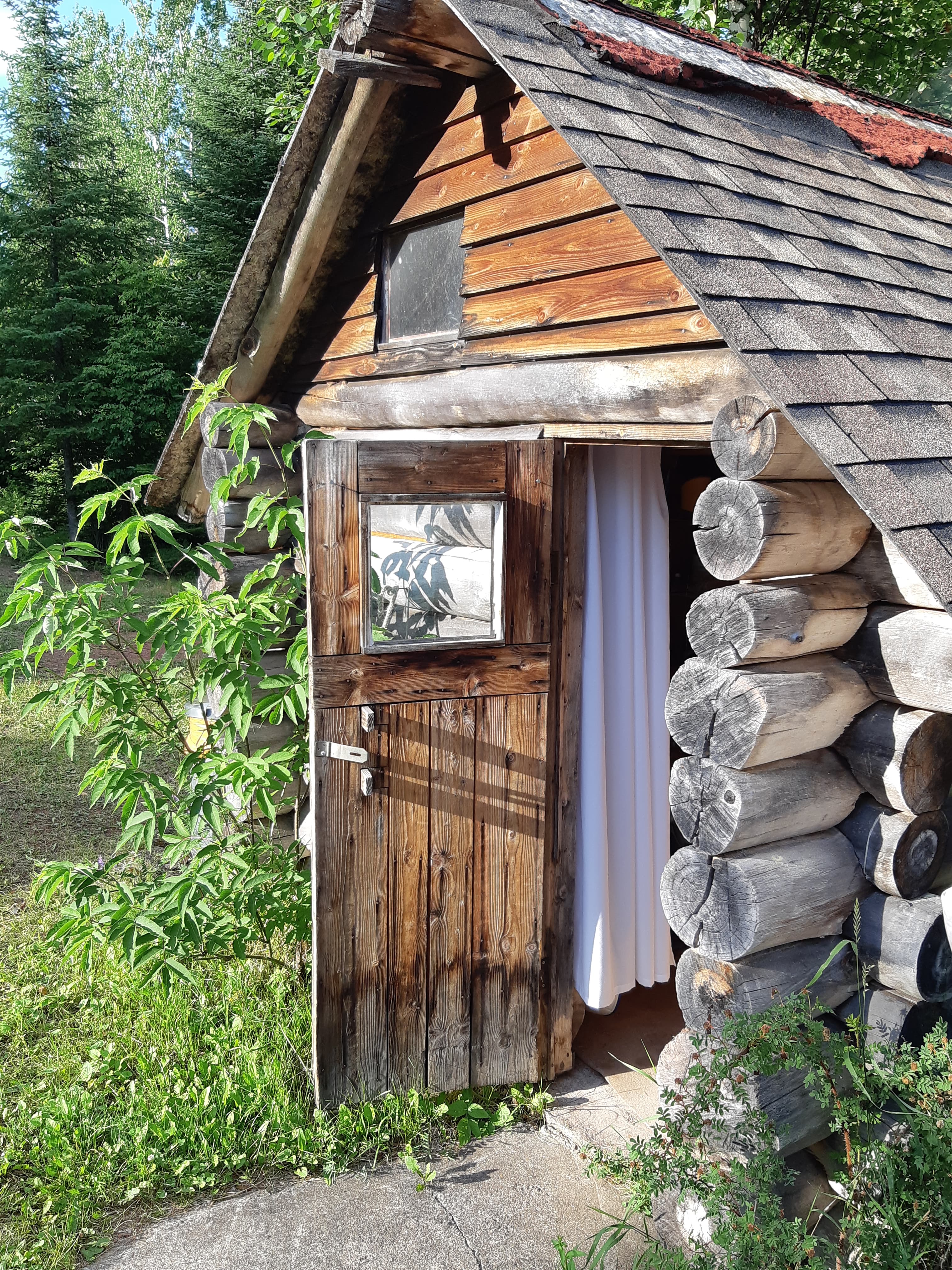 Peaceful Poolside Bliss!