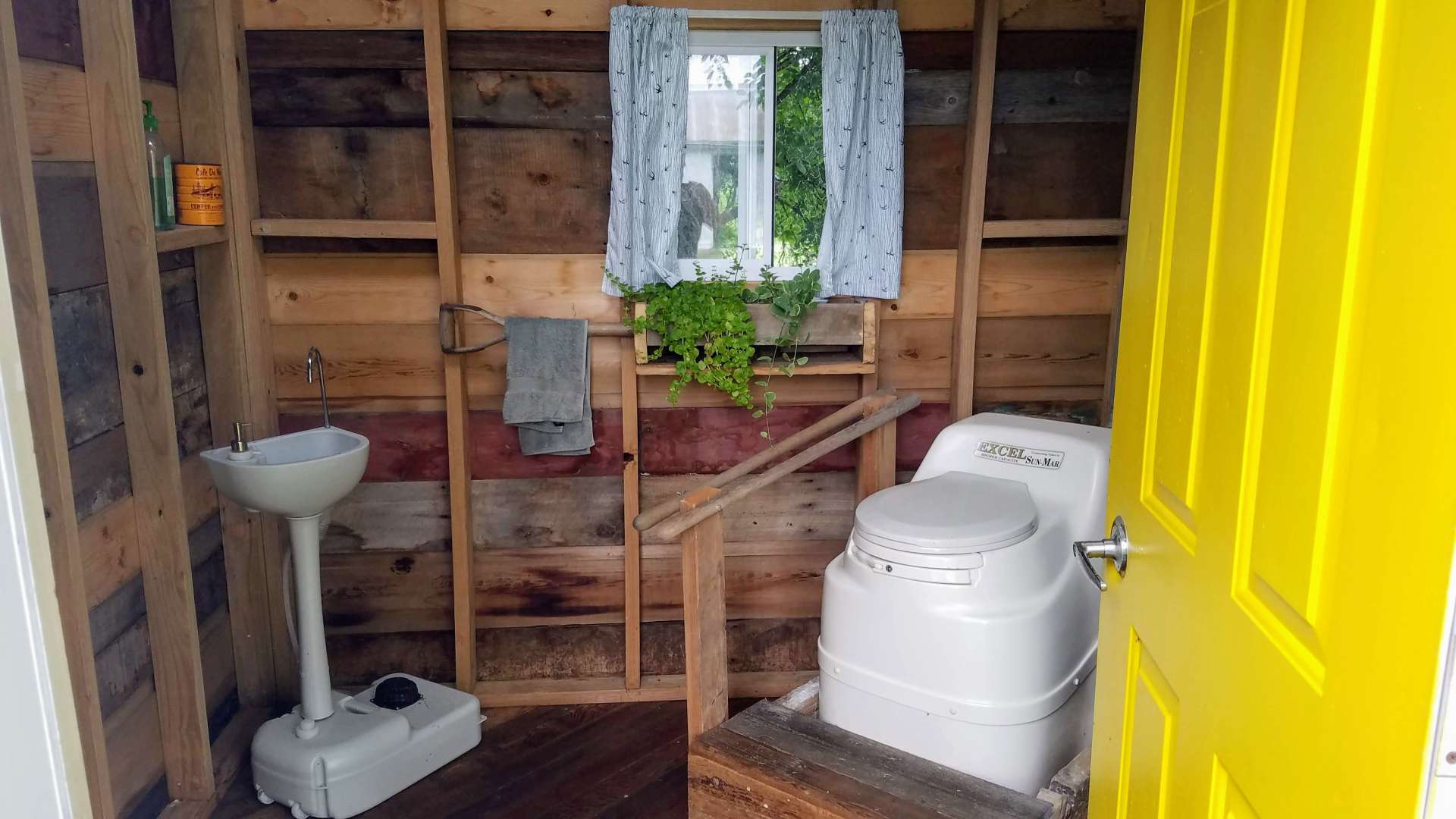 compost toilet