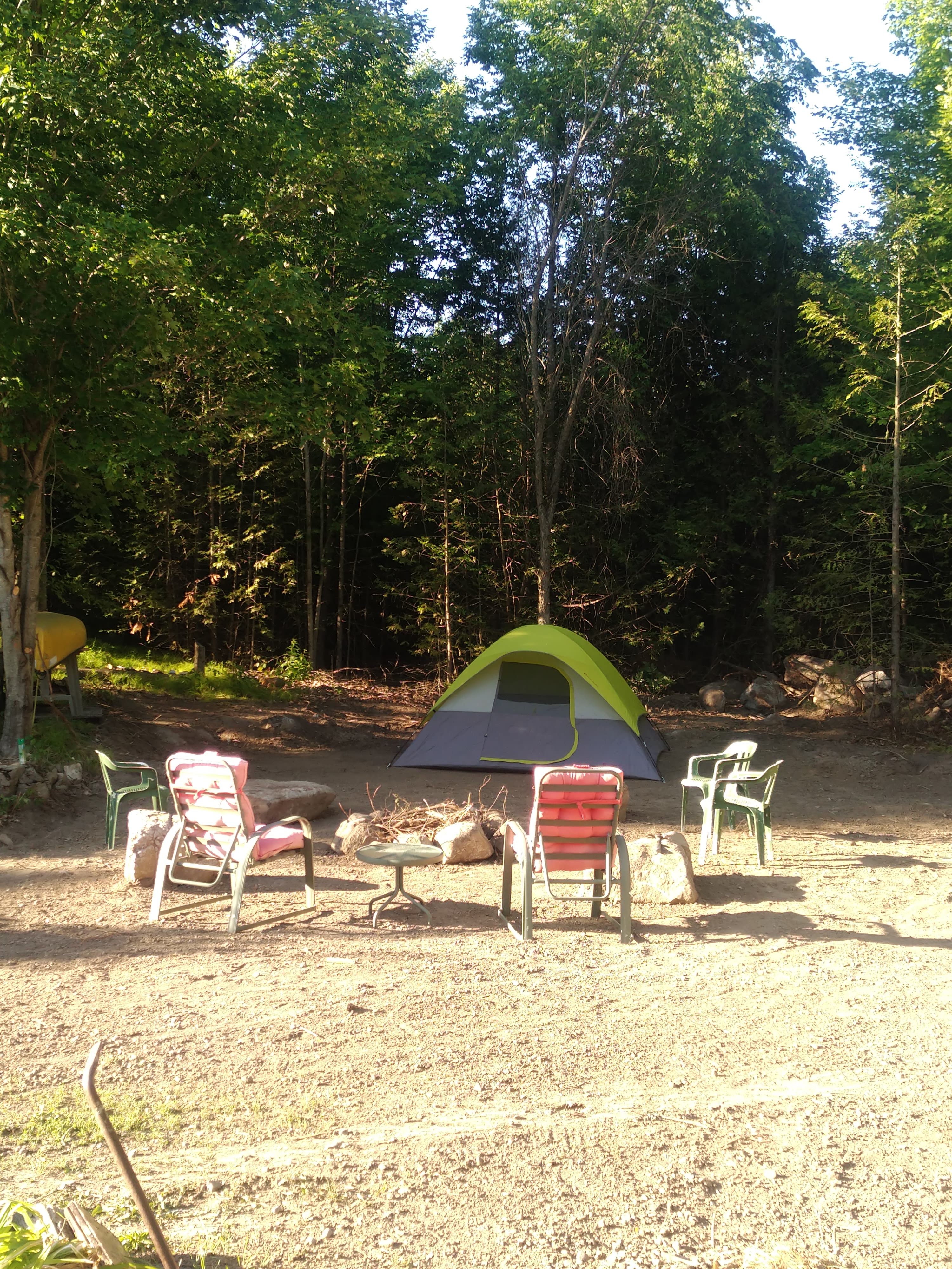 Site new this year. Nice little spot with main fire pit where sometimes Pépé will play you a tune