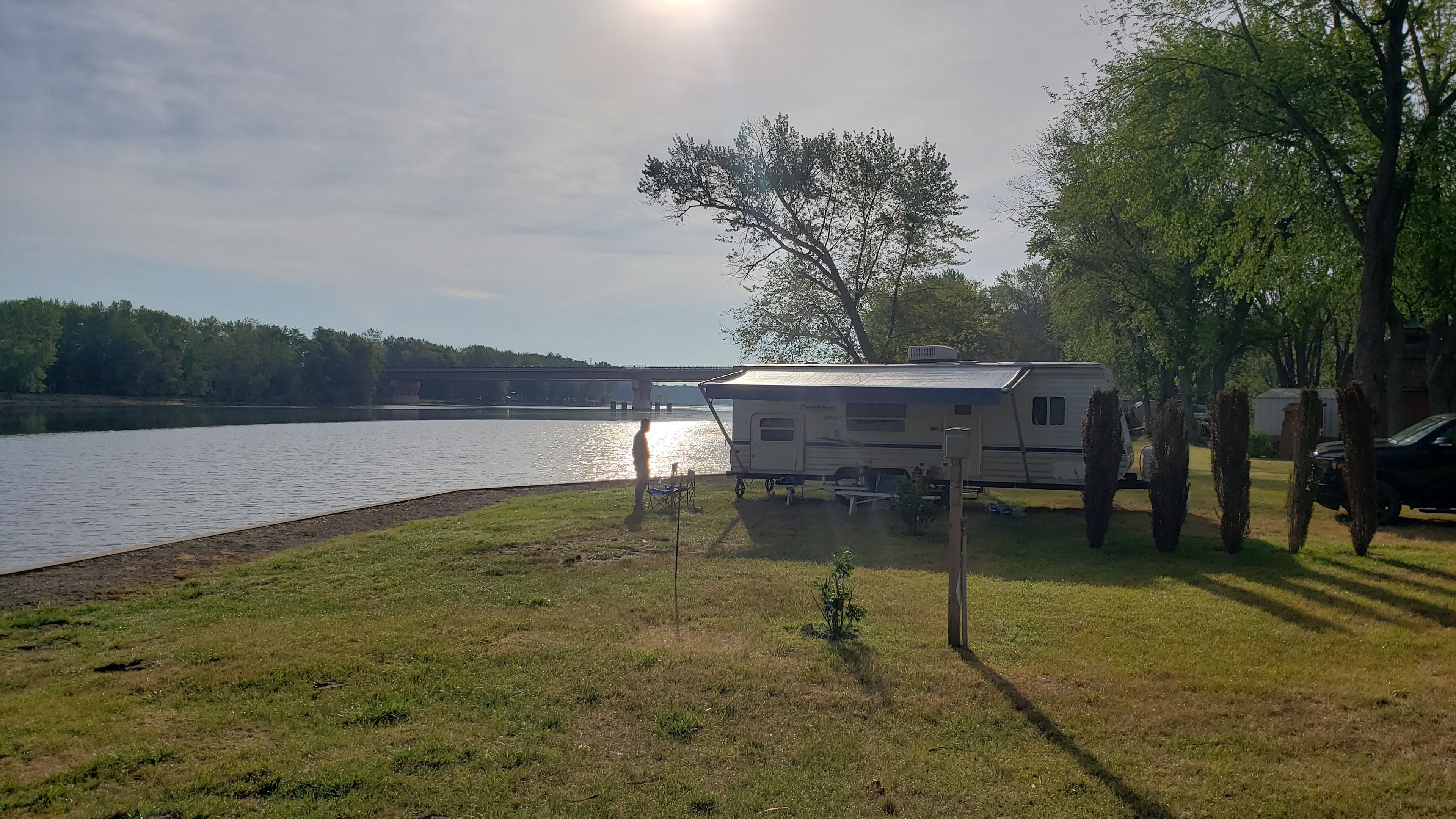 One Grand Place - Riverside Retreat