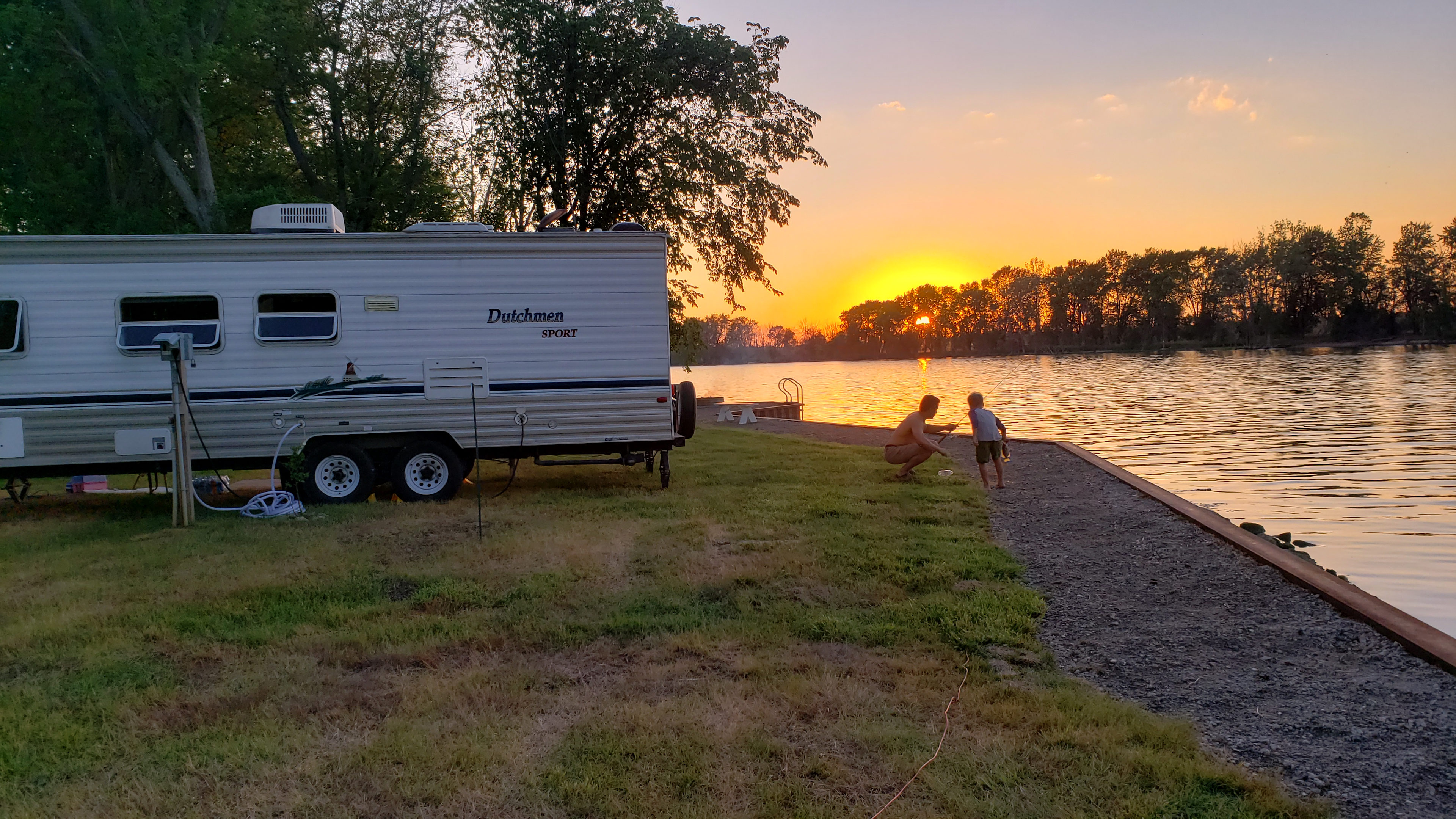 One Grand Place - Riverside Retreat