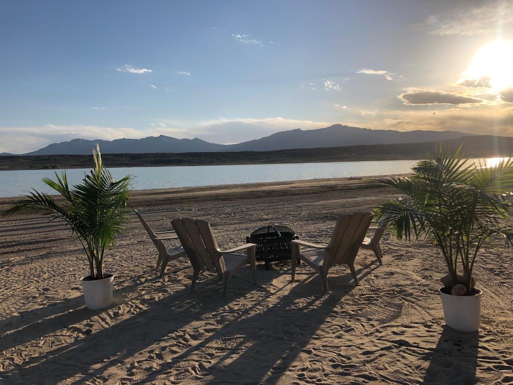 Set up right on the waters edge!