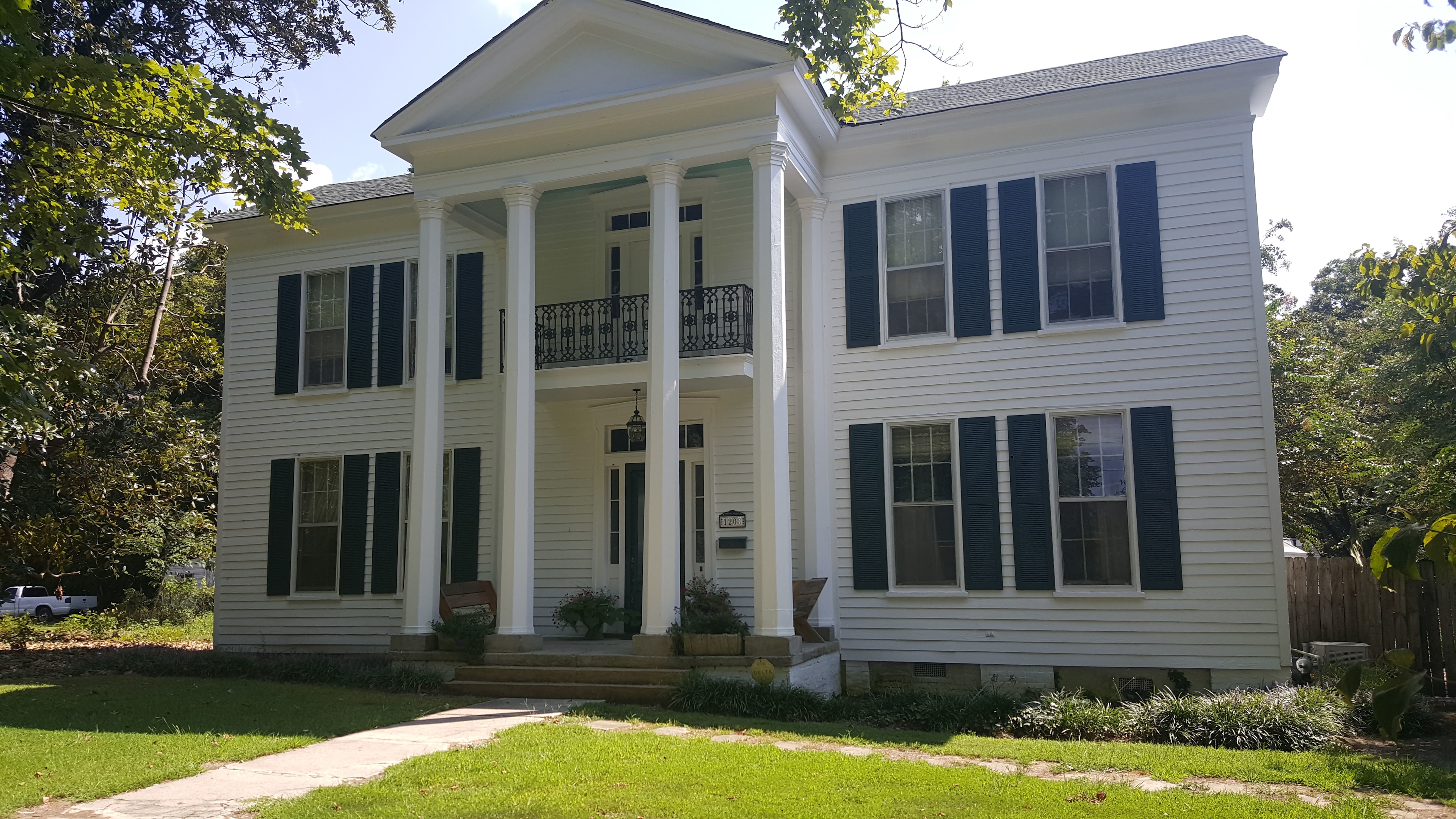 Watch main street traffic while relaxing on the front porch. Wi-Fi is available here.