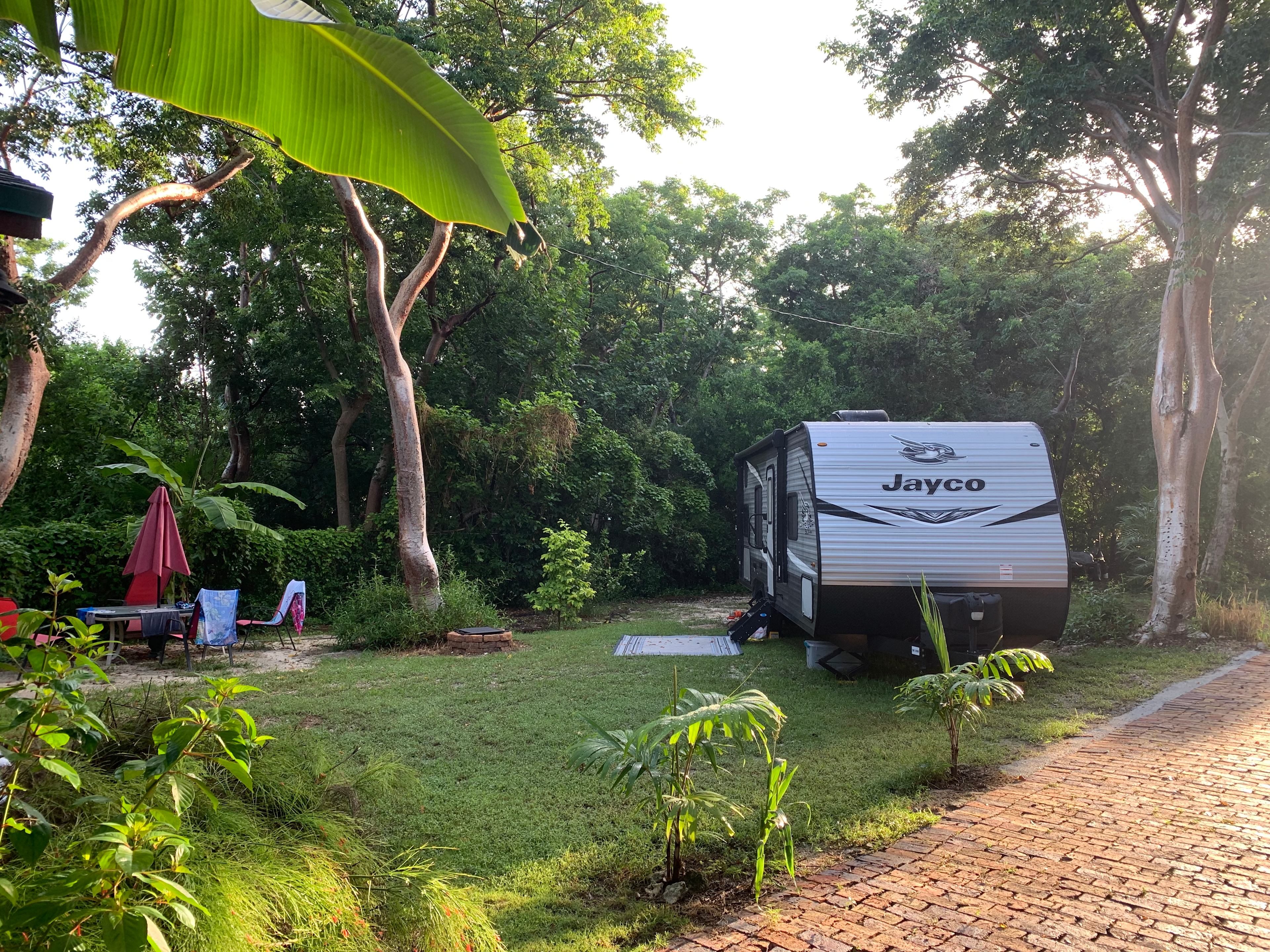 30’ travel trailer.
North site.