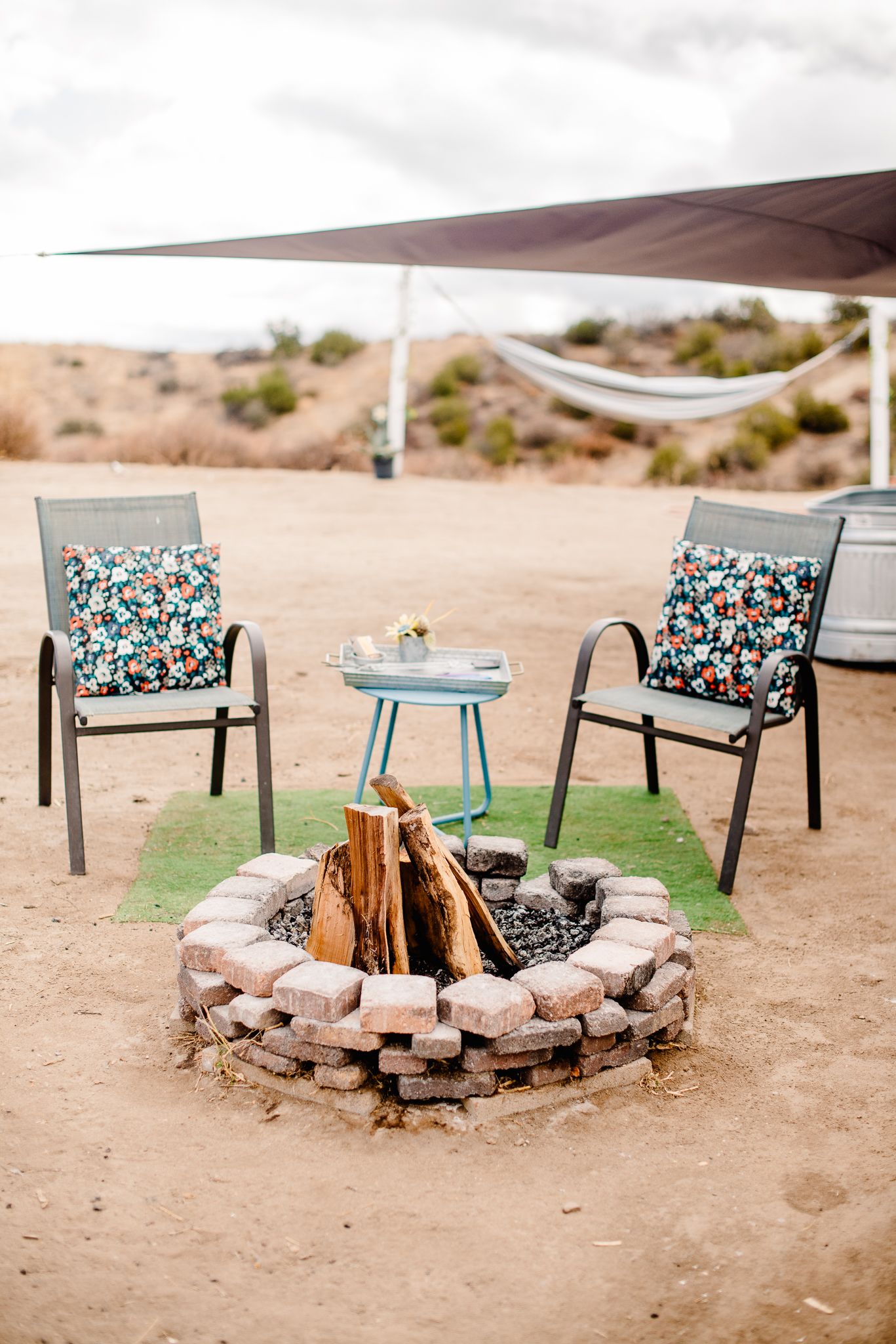 Adorable fire all set up for s'mores! 