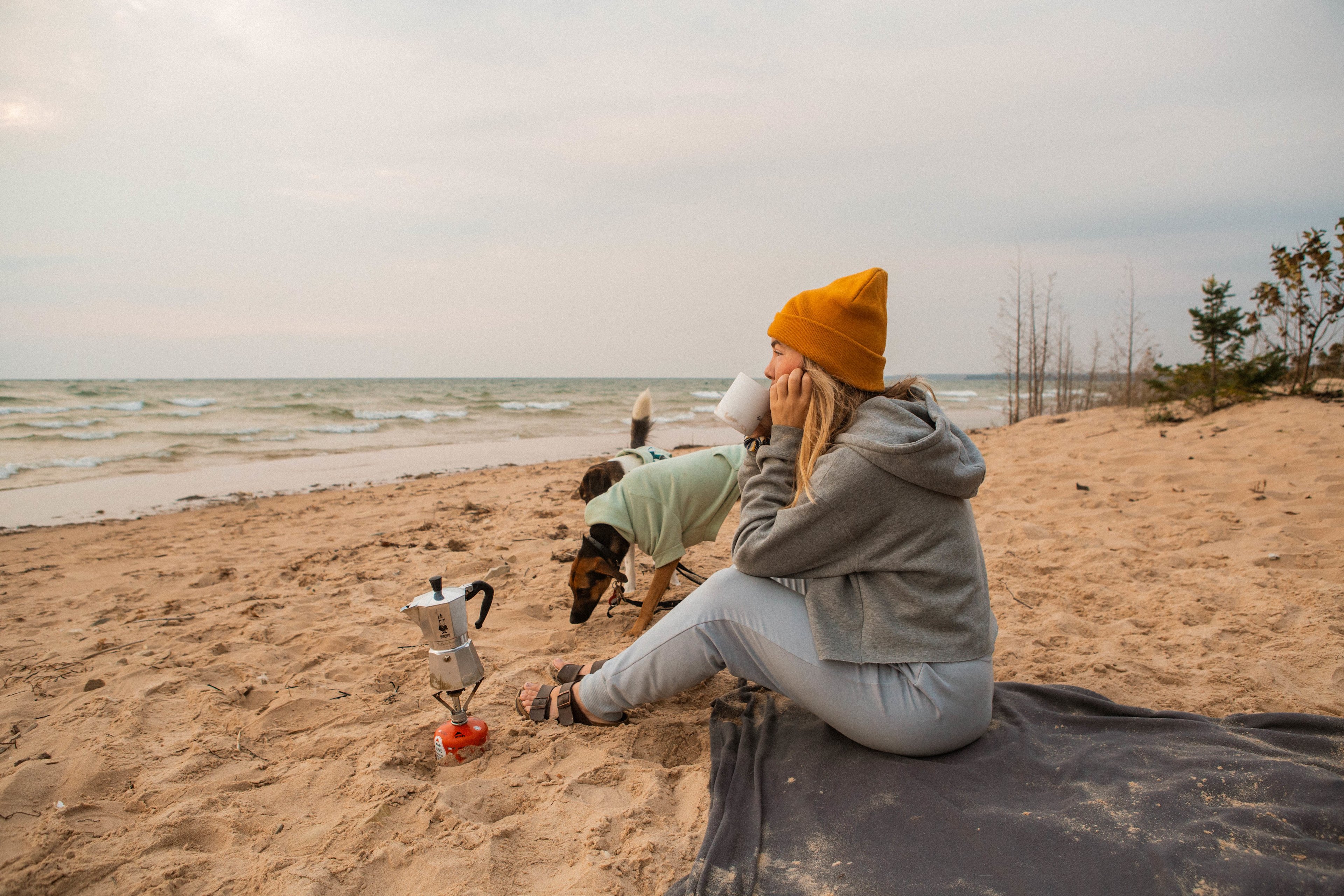 We enjoyed coffee on the beach. 