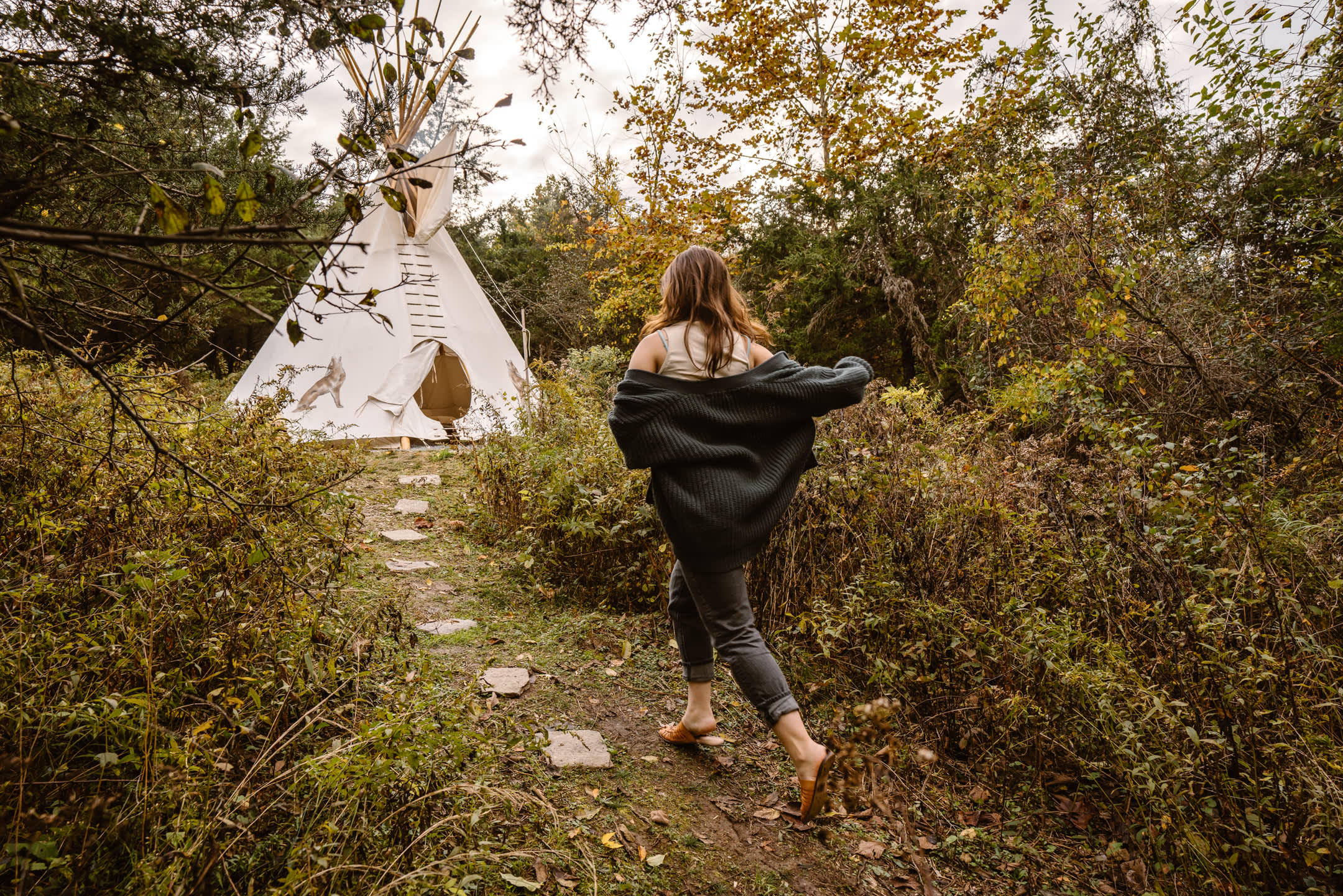 You’ll follow the path through the gate and will easily find the tipi!
