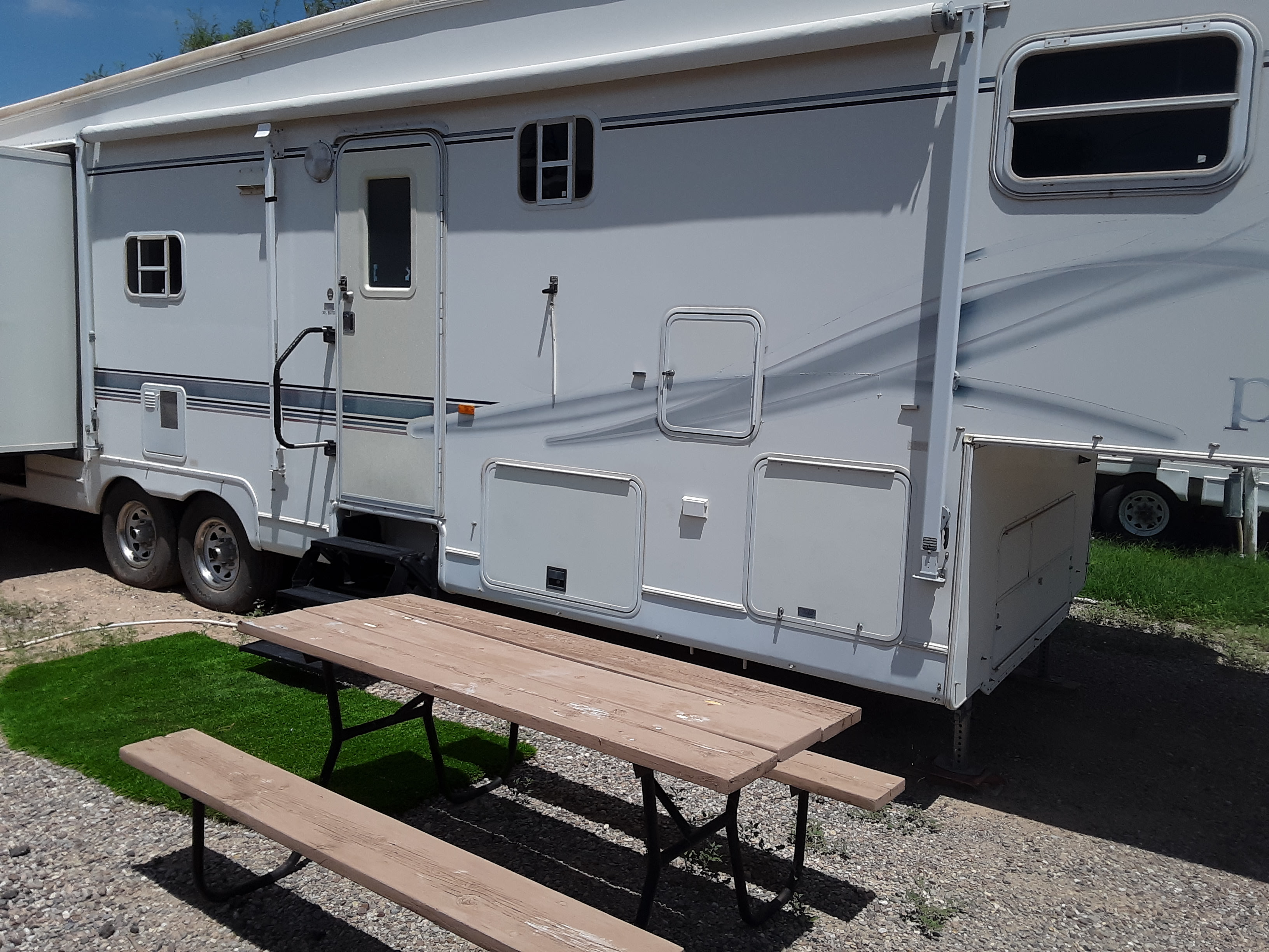 Benson Redbarn and Fixins'