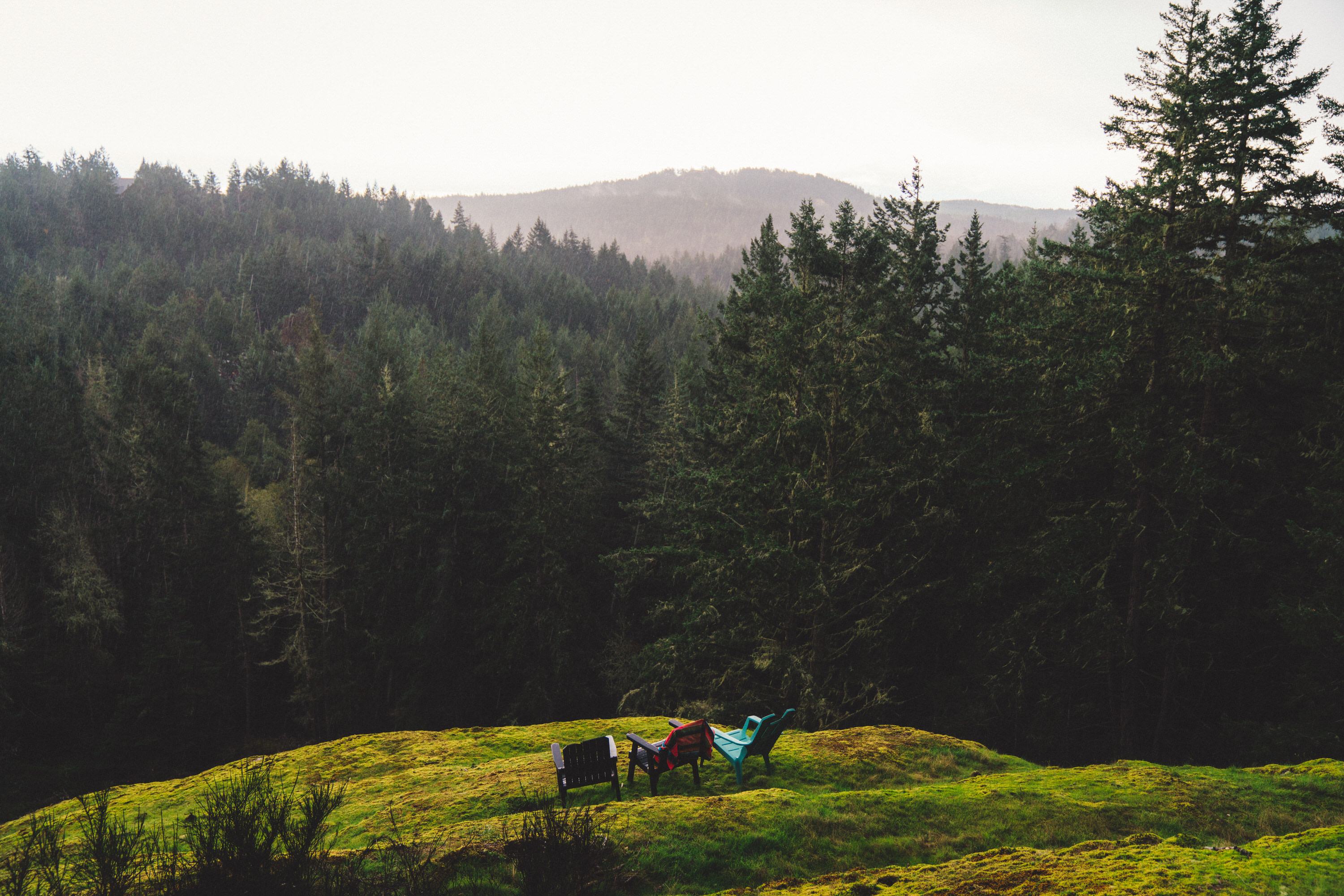 The seating area at the top of the bluff provides exceptional views of the mountains. 
