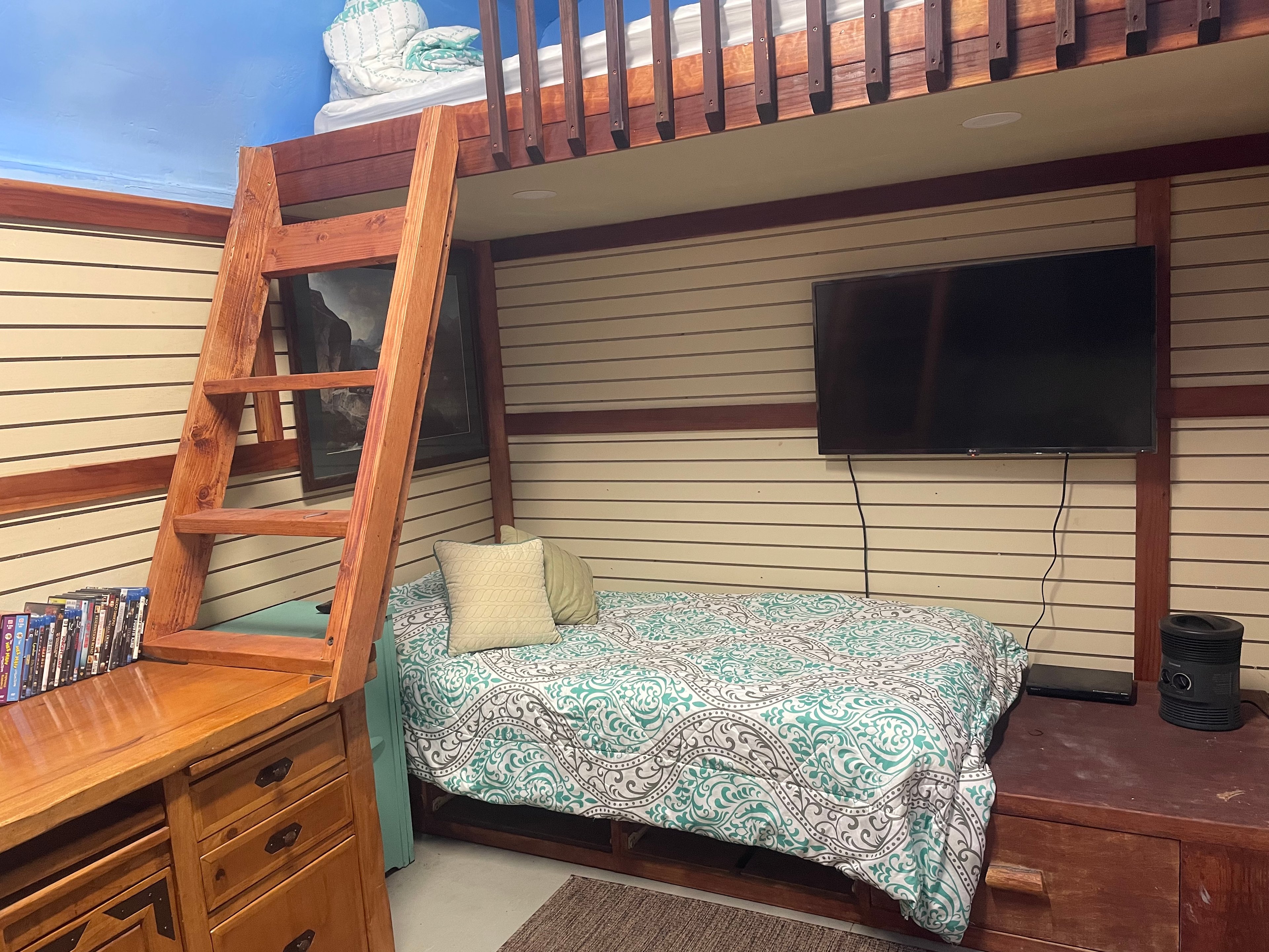 Lower single and upper loft