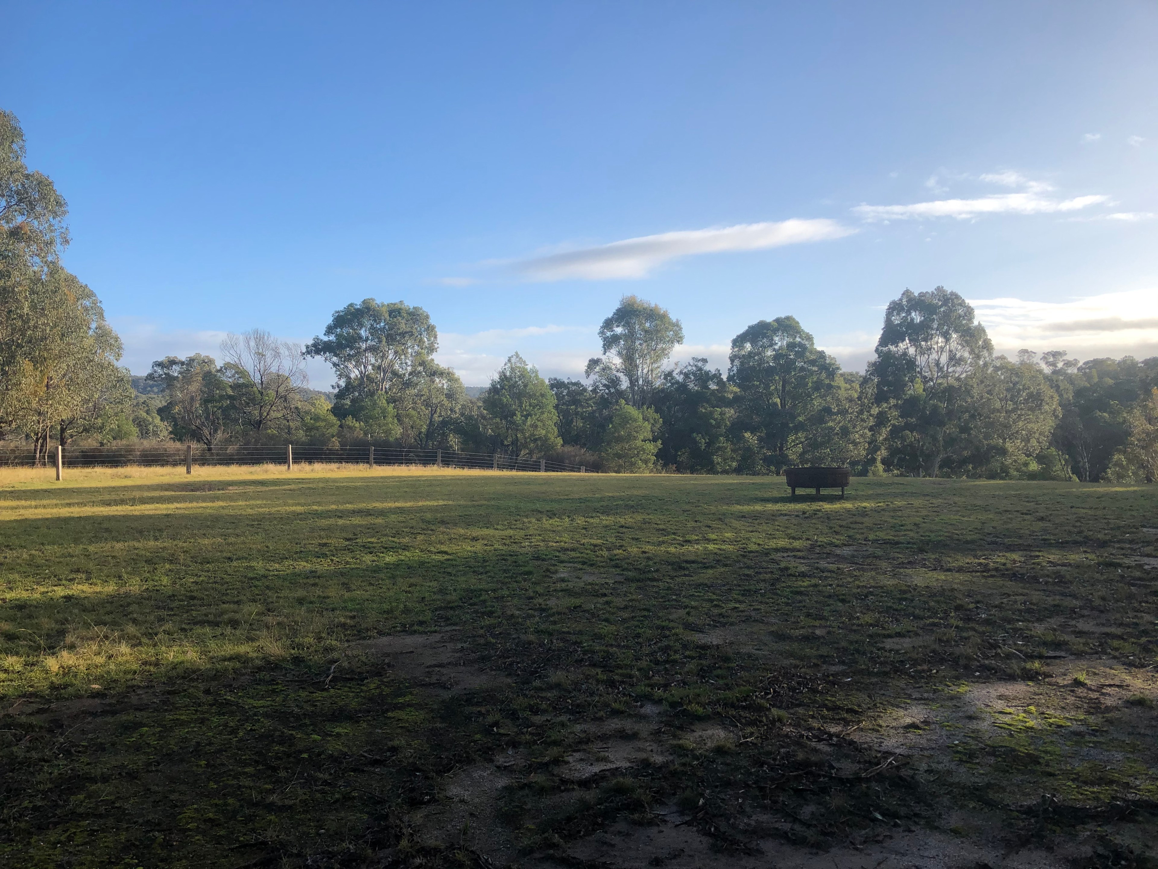 Large open space for vans, caravans or pitching tents ⛺️ 