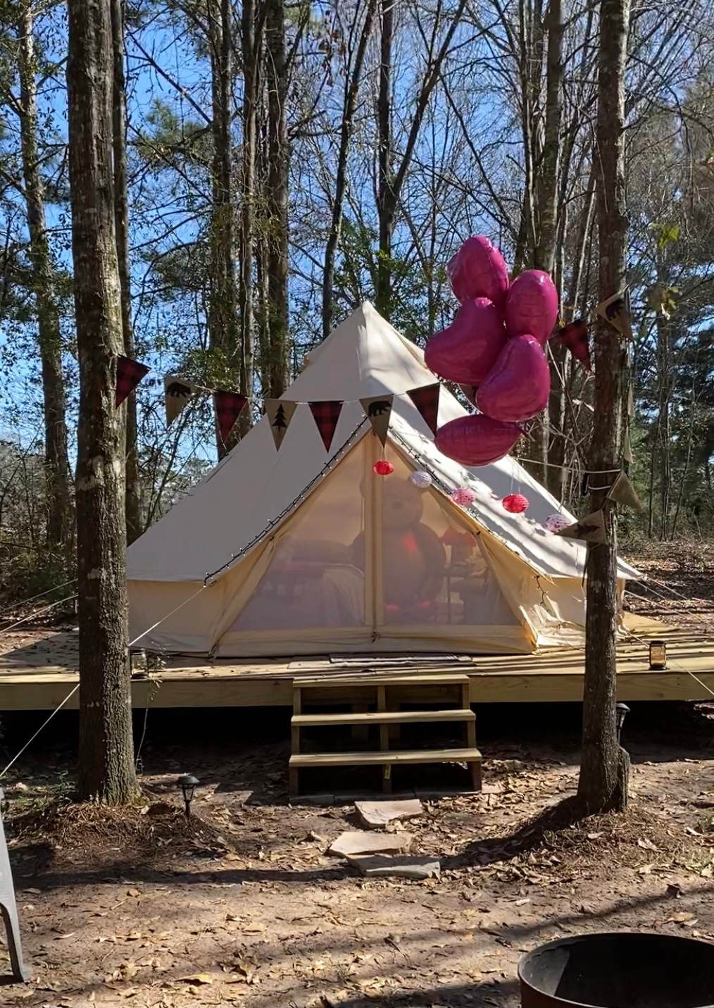 Dana helped me set up balloons outside the yurt!