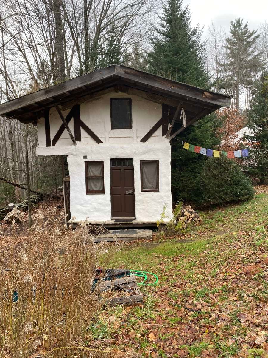 Tiny House
Straw bale with earth roof