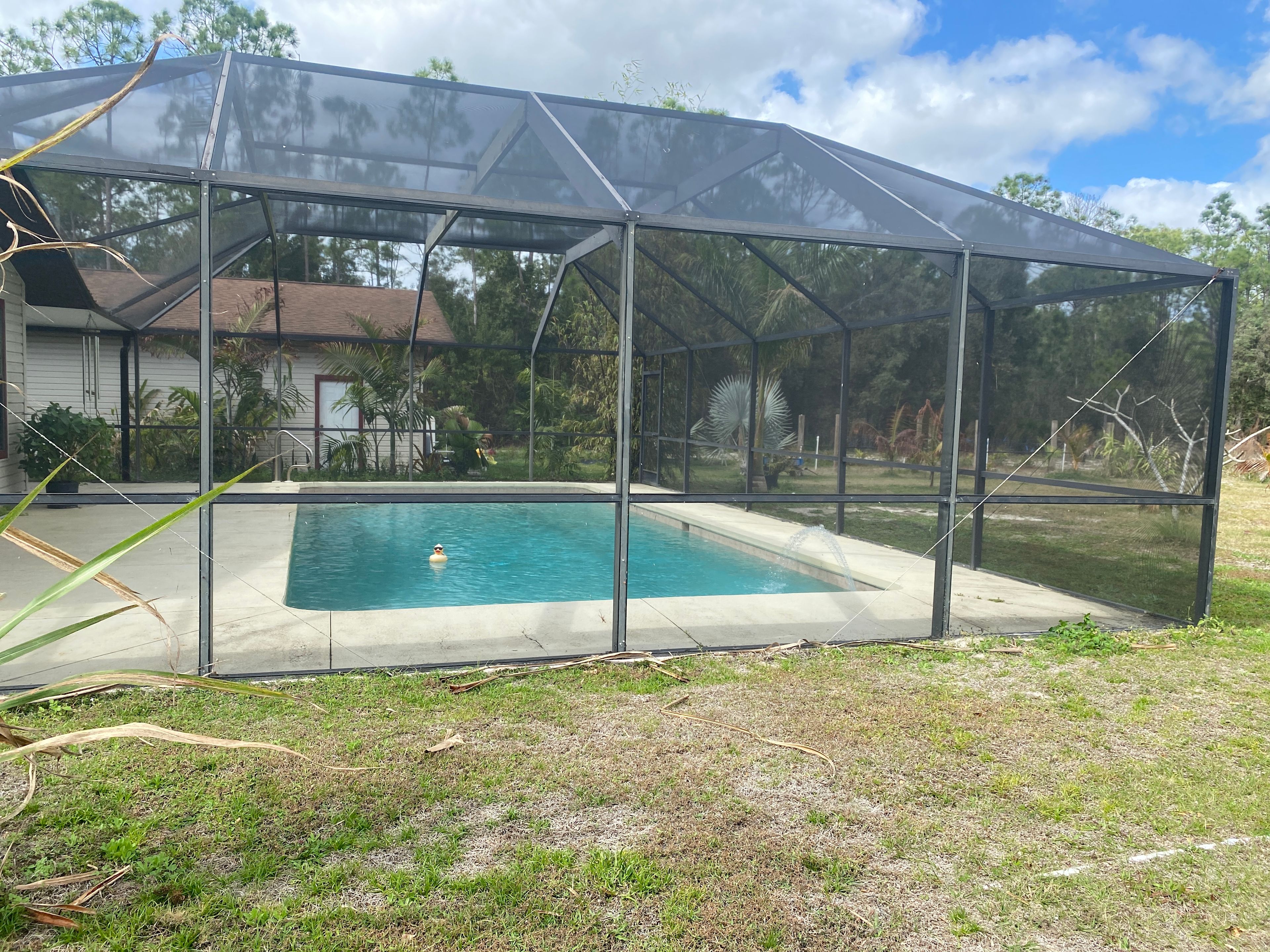 Tres Lagos Farm & Garden