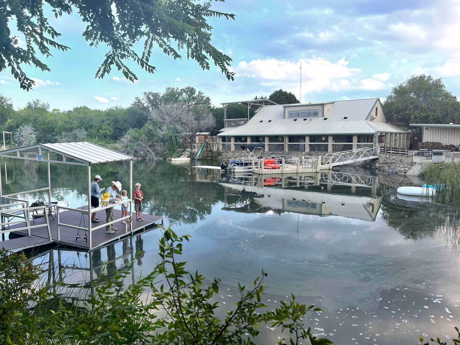 Lake Godstone™ Lodging and Camping