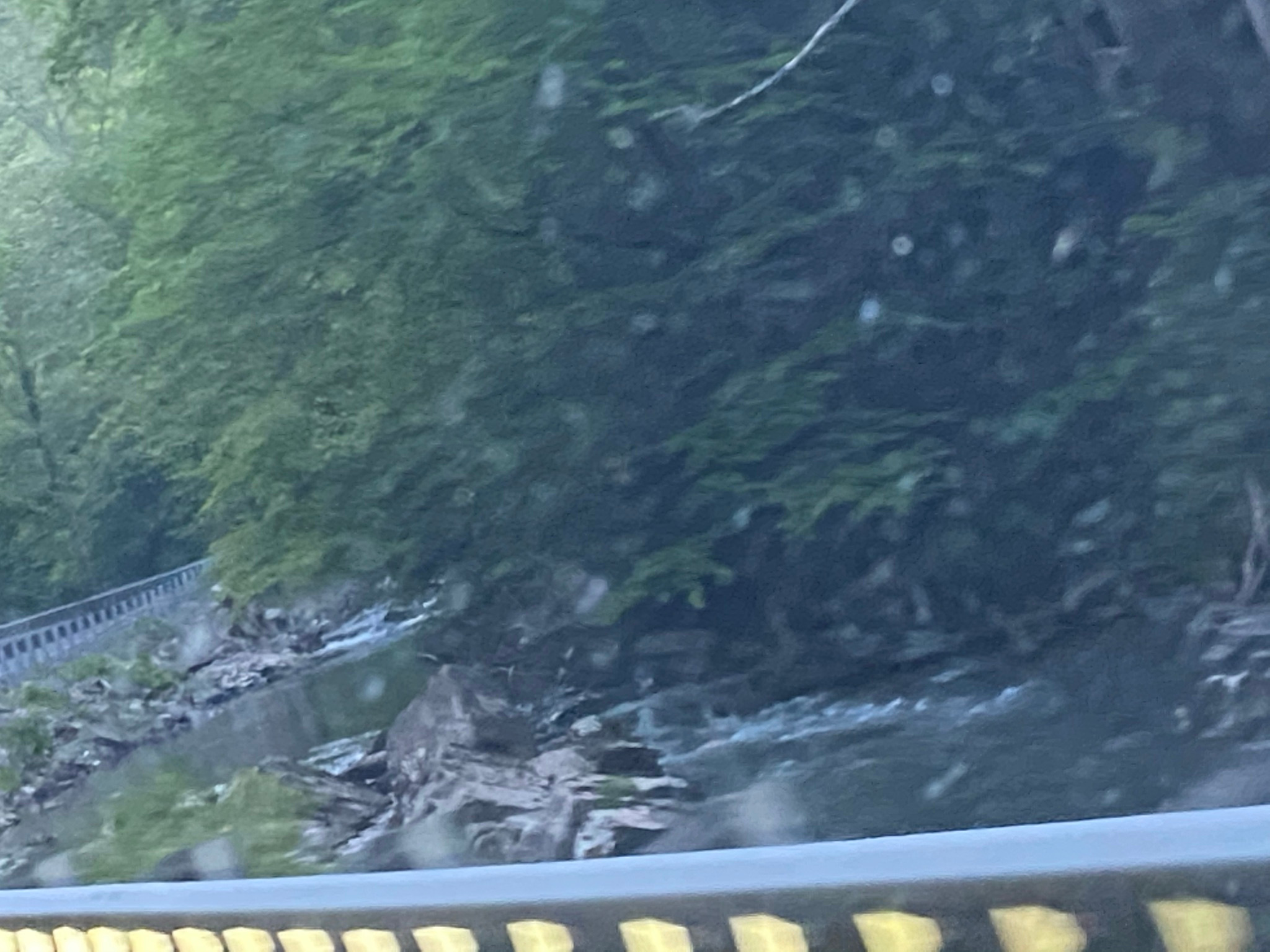 Laurel creek along drive to Damascus 