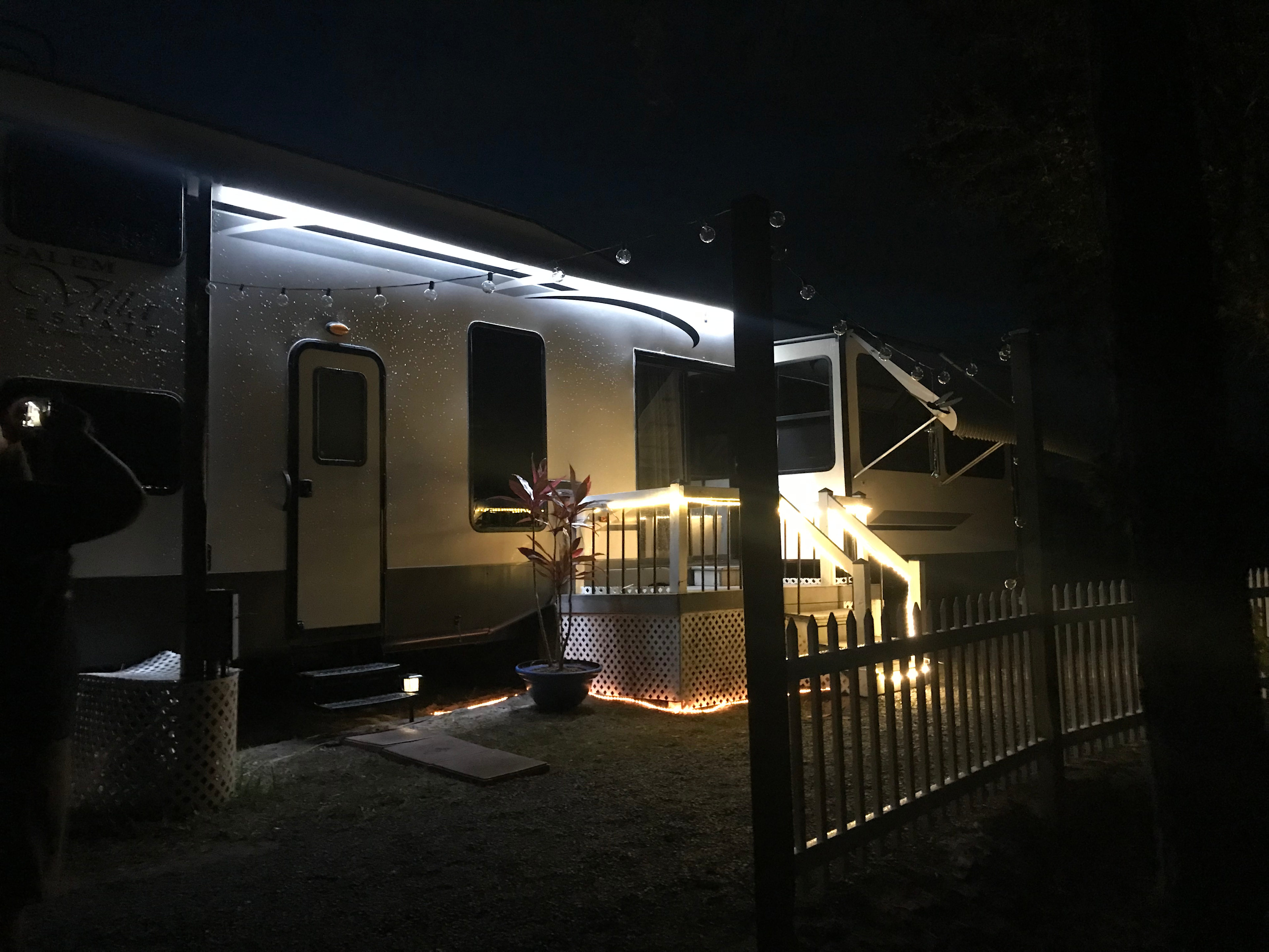 this is a villa u can rent per day if you don't have your own rv  this unit sleeps 6 