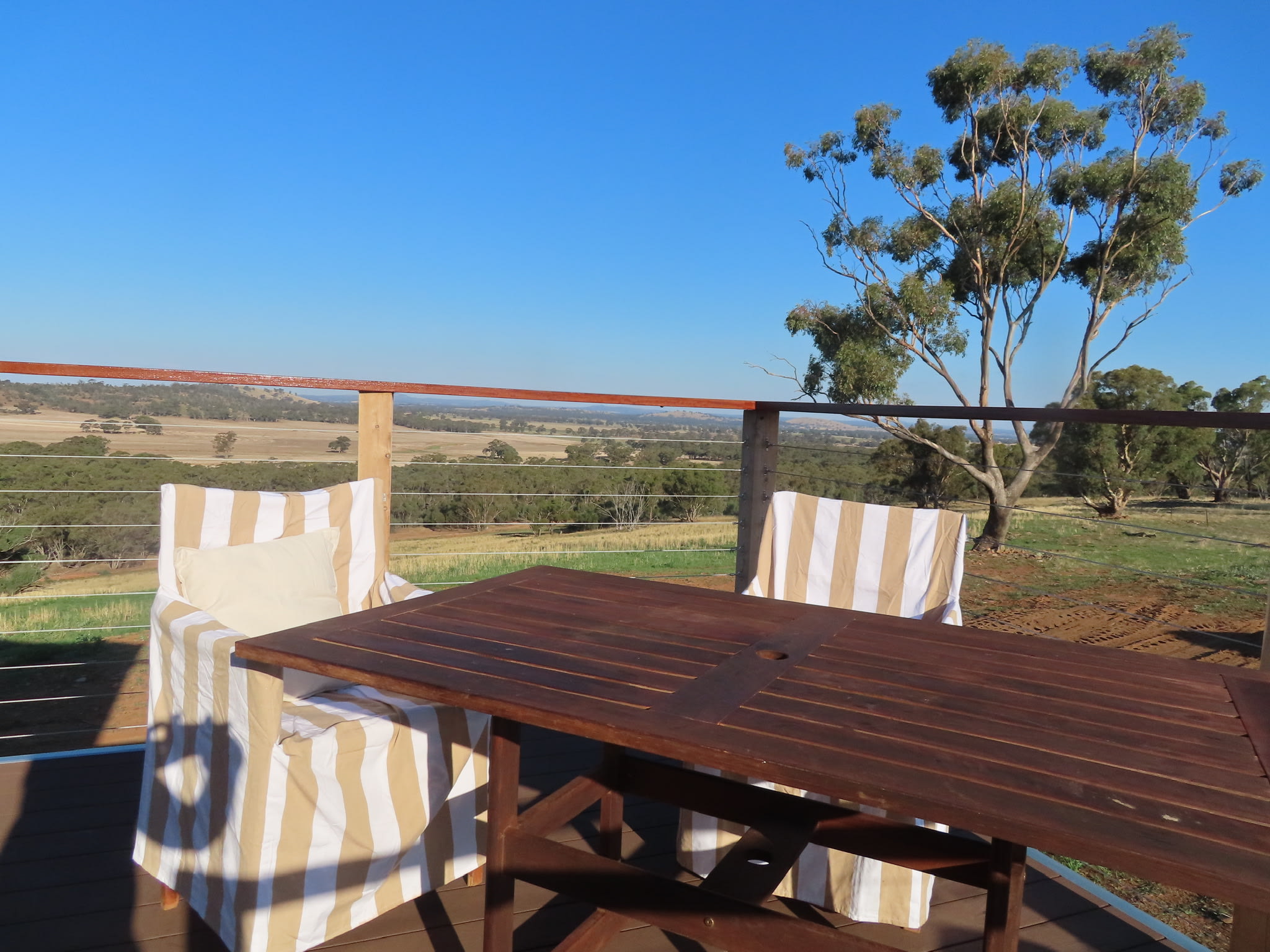 Dining, plenty of extra seating 