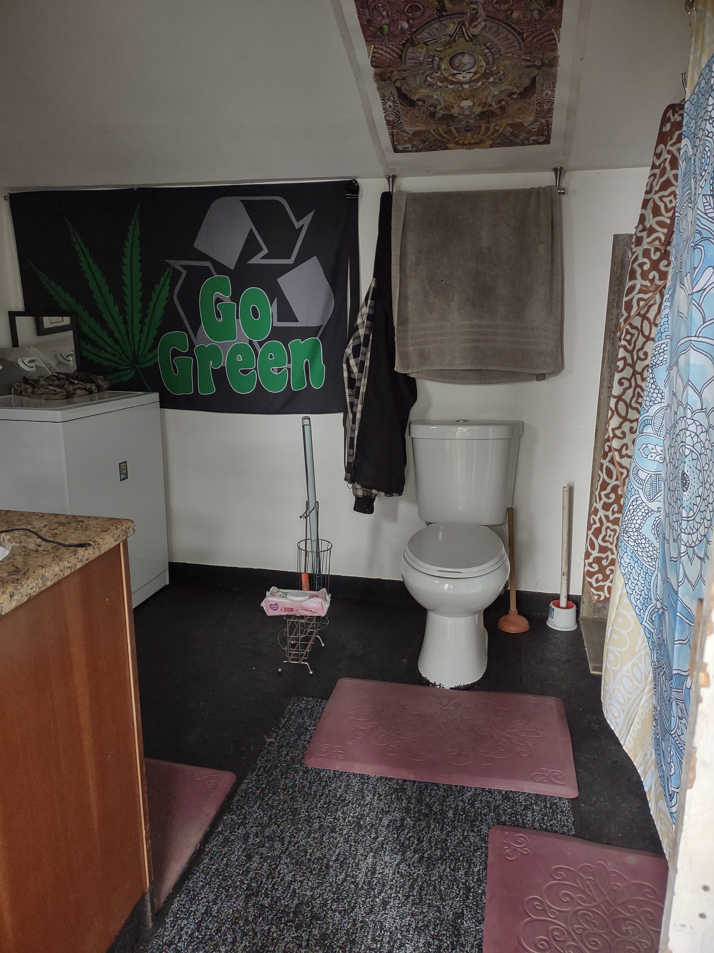 A Yurt&Aquaponic Farm in RedWoods
