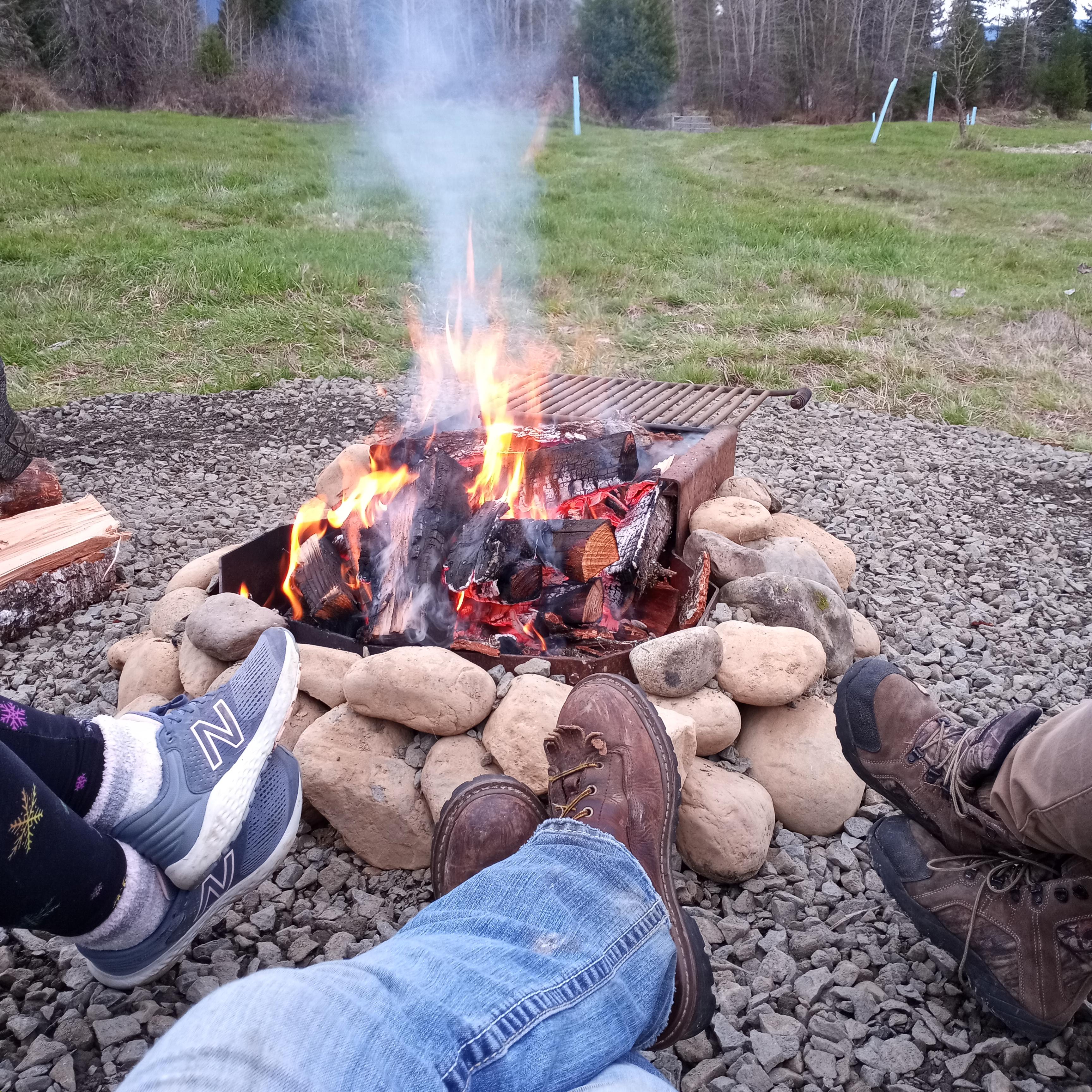 Central Fire Pit/Grill