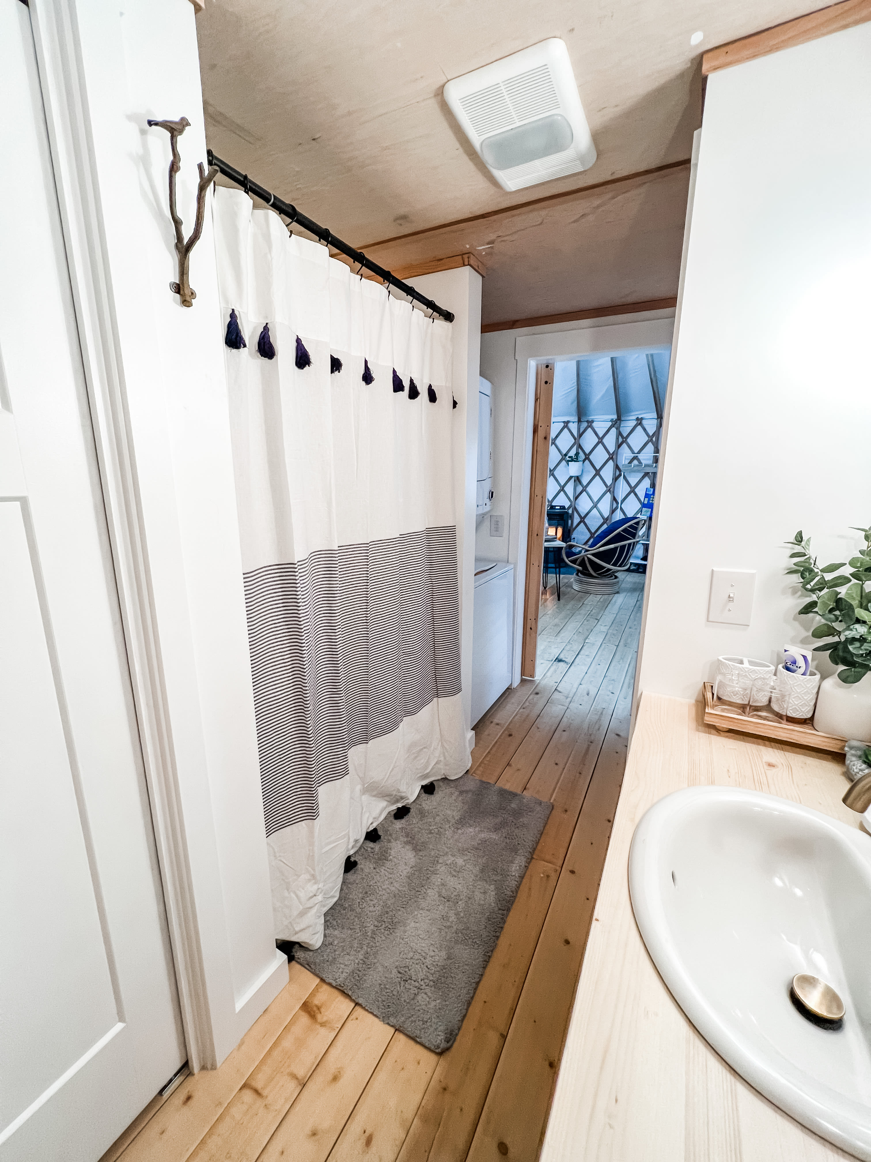 Birdsong Yurt-Woodstock-Bryant Pond