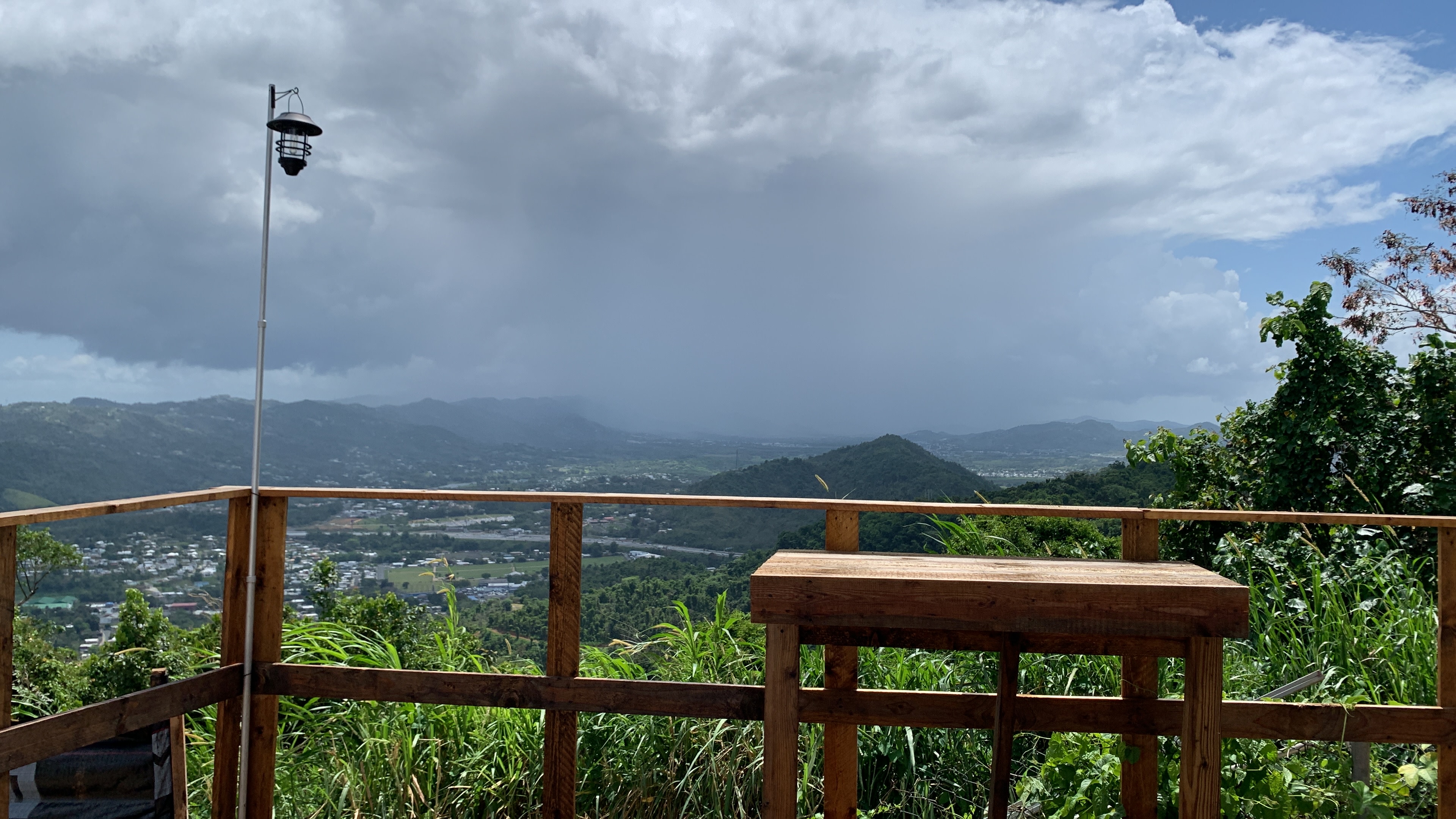 Vista hacia el este de Puerto Rico, en días claros se divisa la isla de Vieques

For camper van