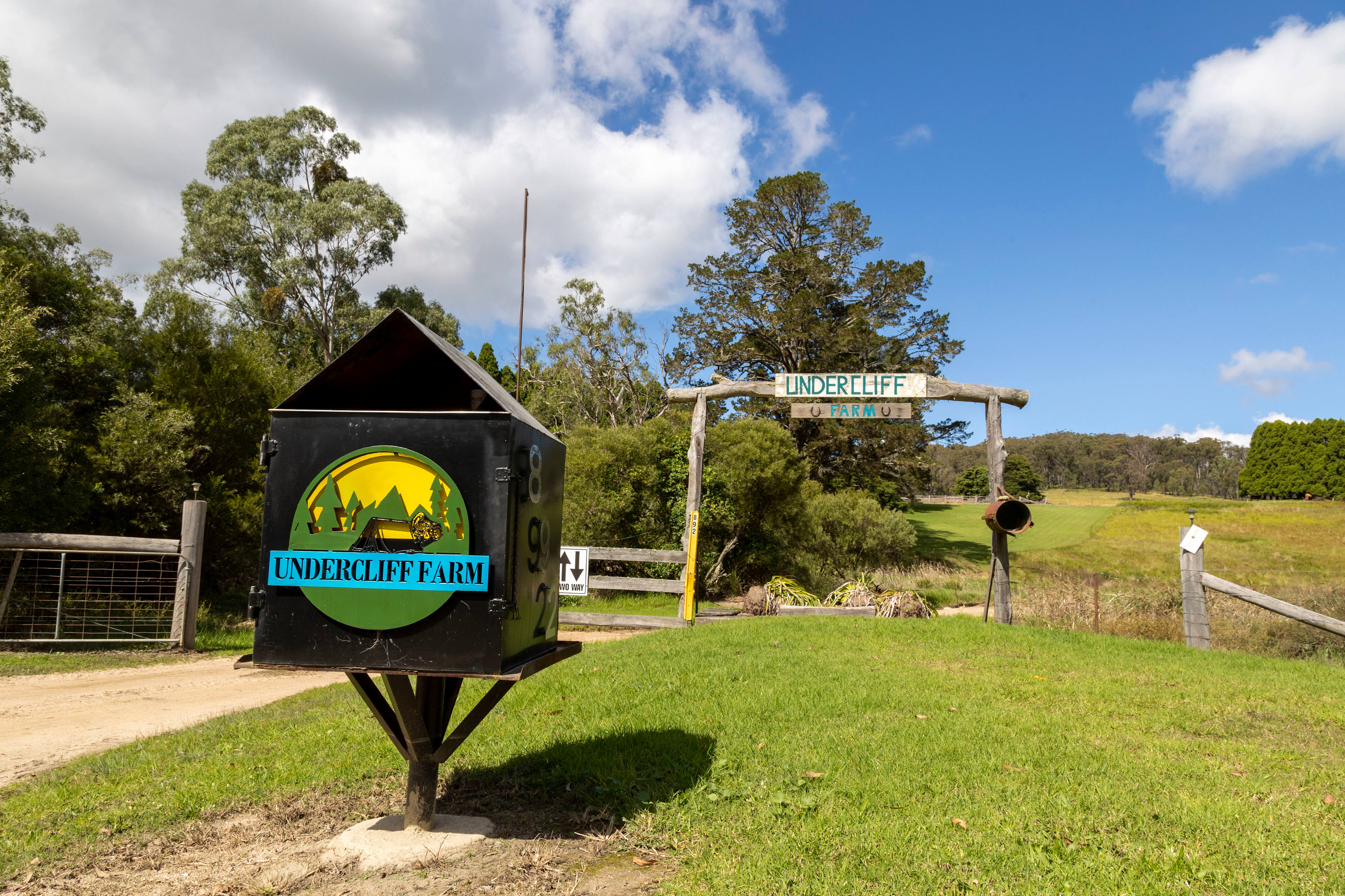 Entry to Undercliff farm