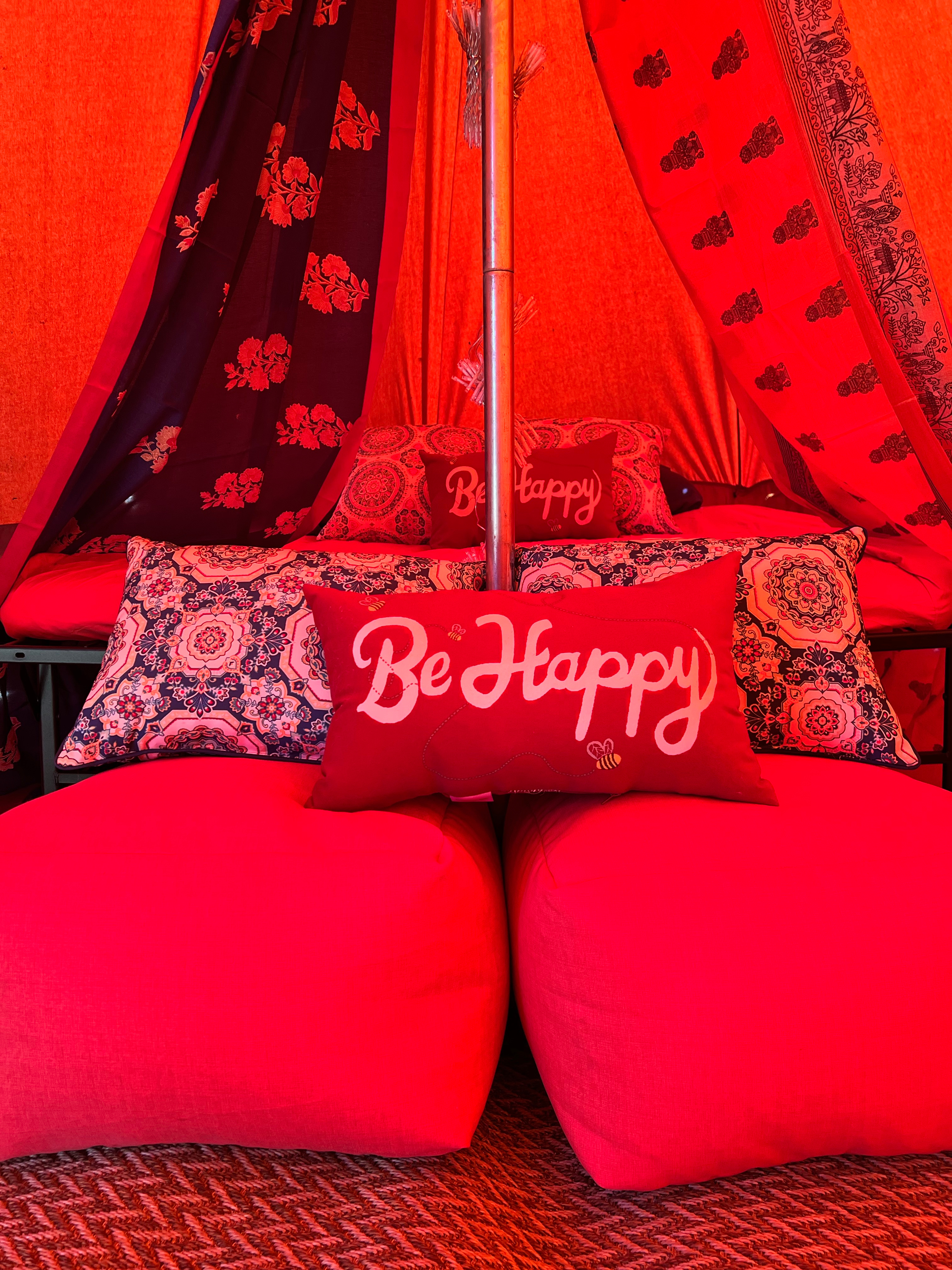 Beauty-Enjoy big fluffy pillows, bright colors and a beautiful setting in your queen sized bed at the end of your day in beauty!