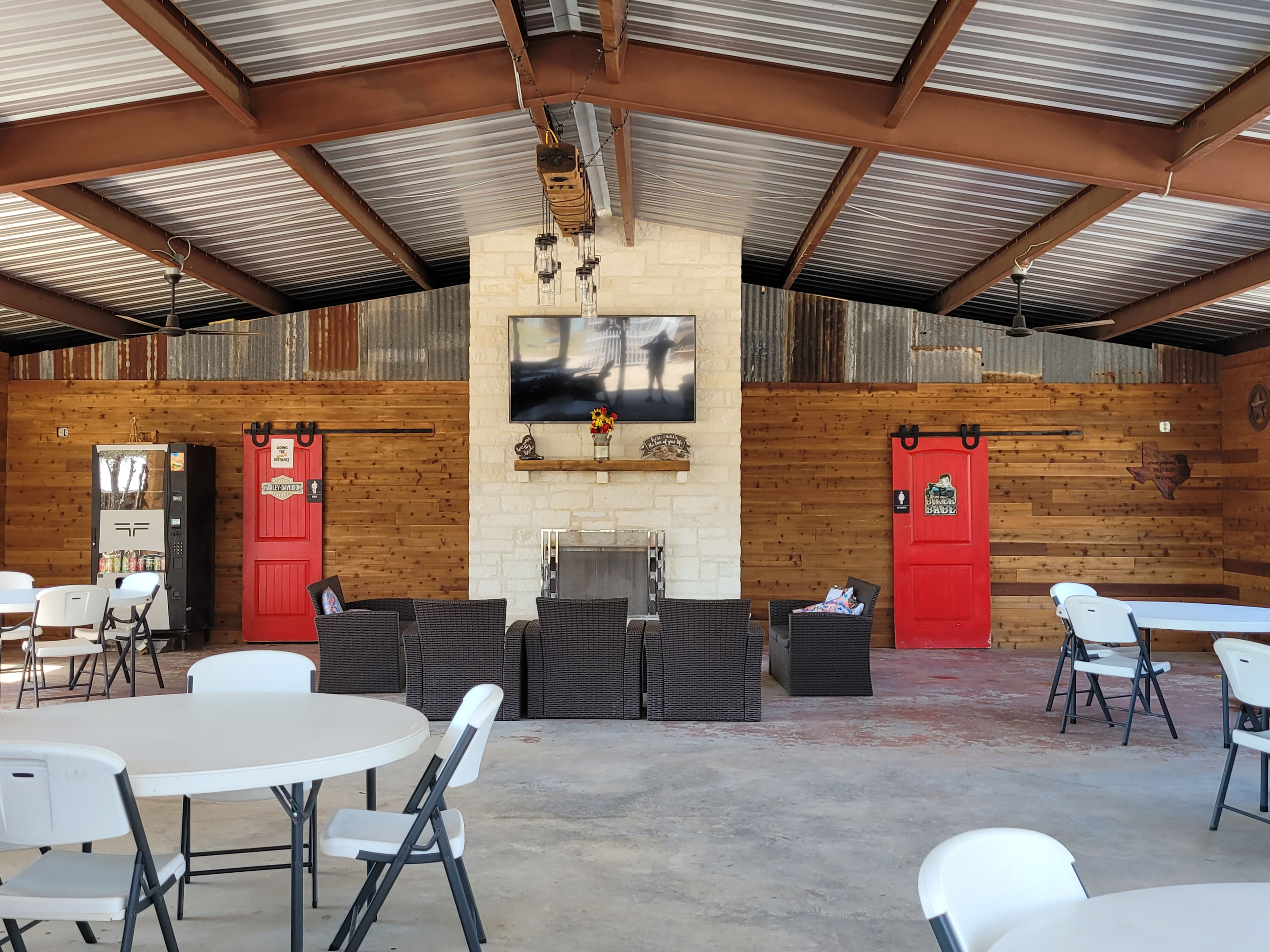 Al’s Hideaway: Hill Country Couples