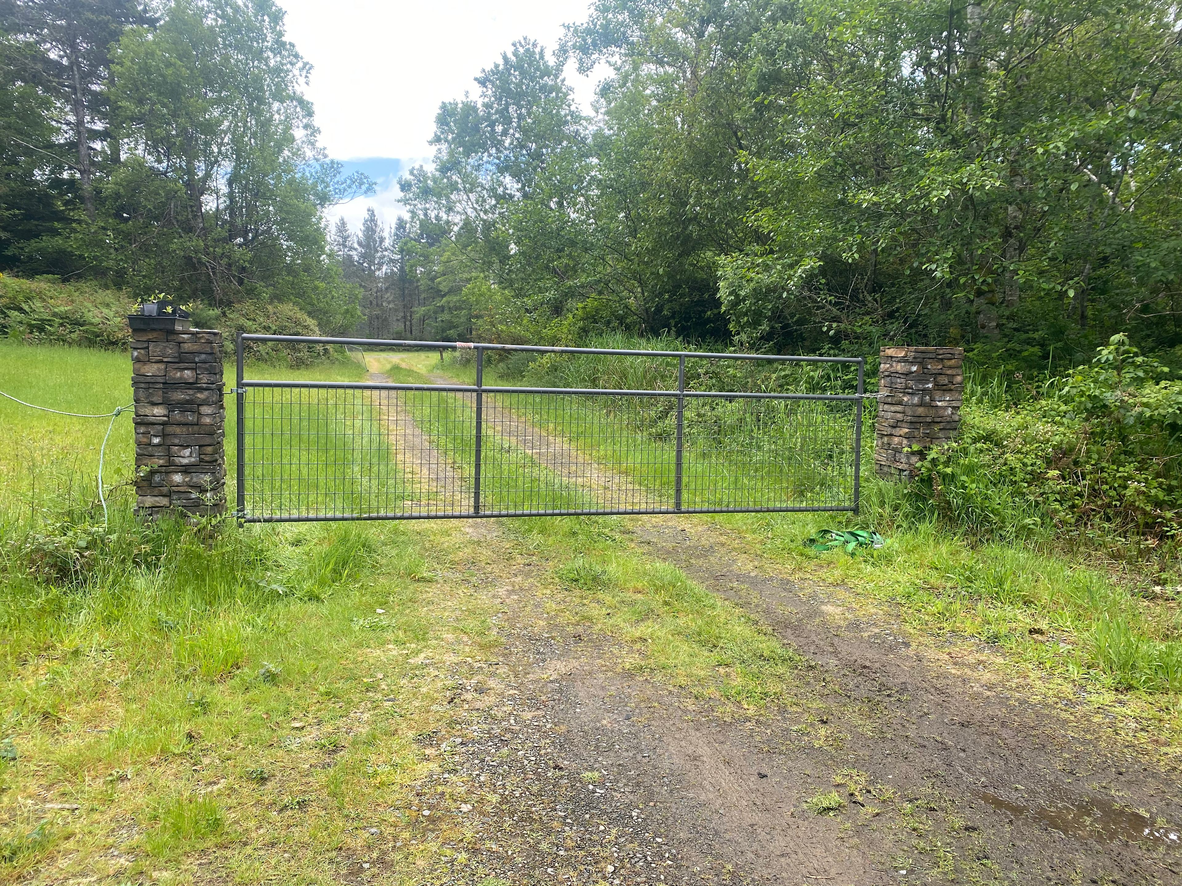 New gate installed June 2022
