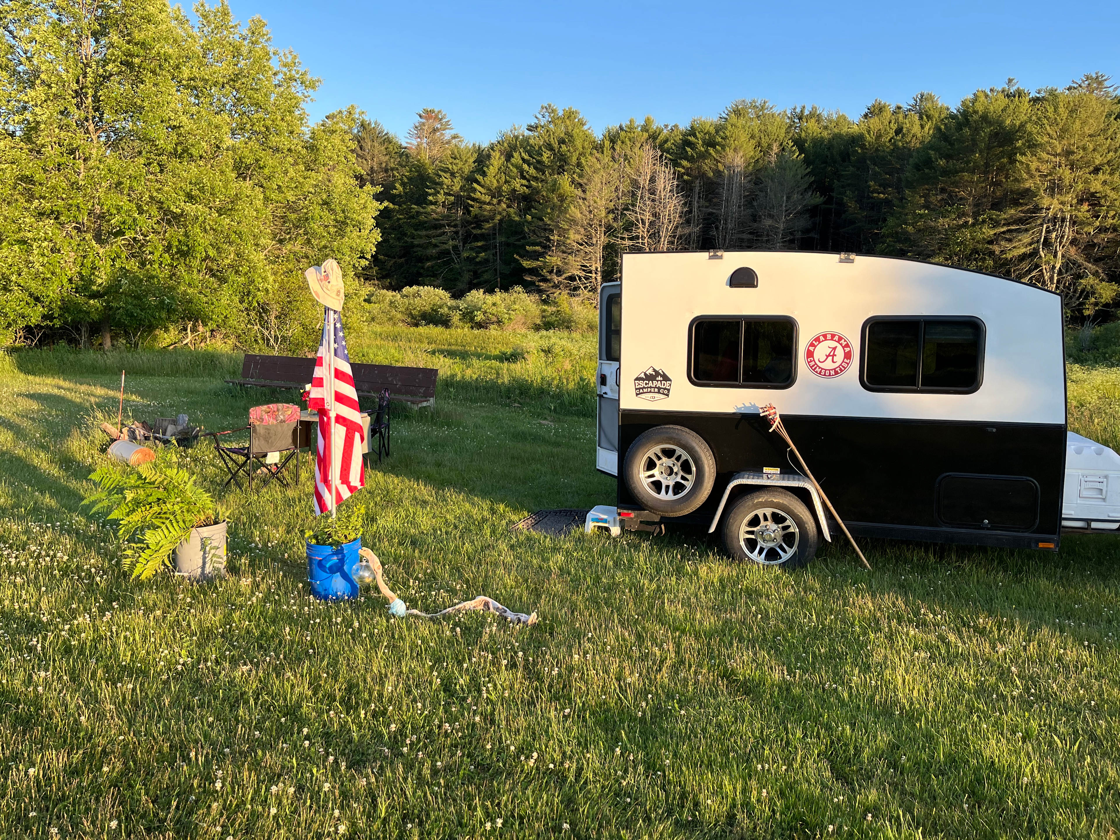 Little trailer perfect for this site 