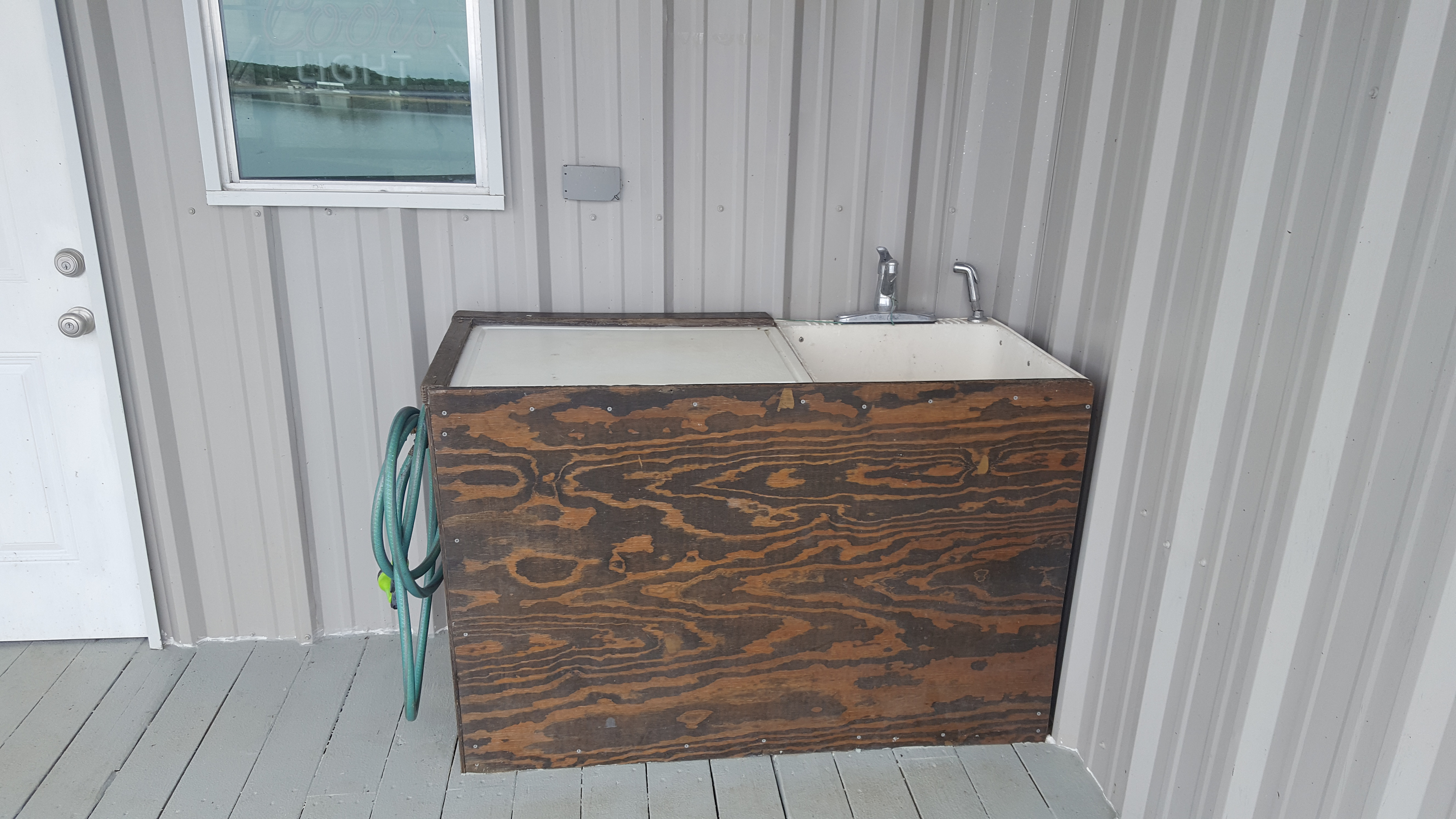 Fish cleaning station