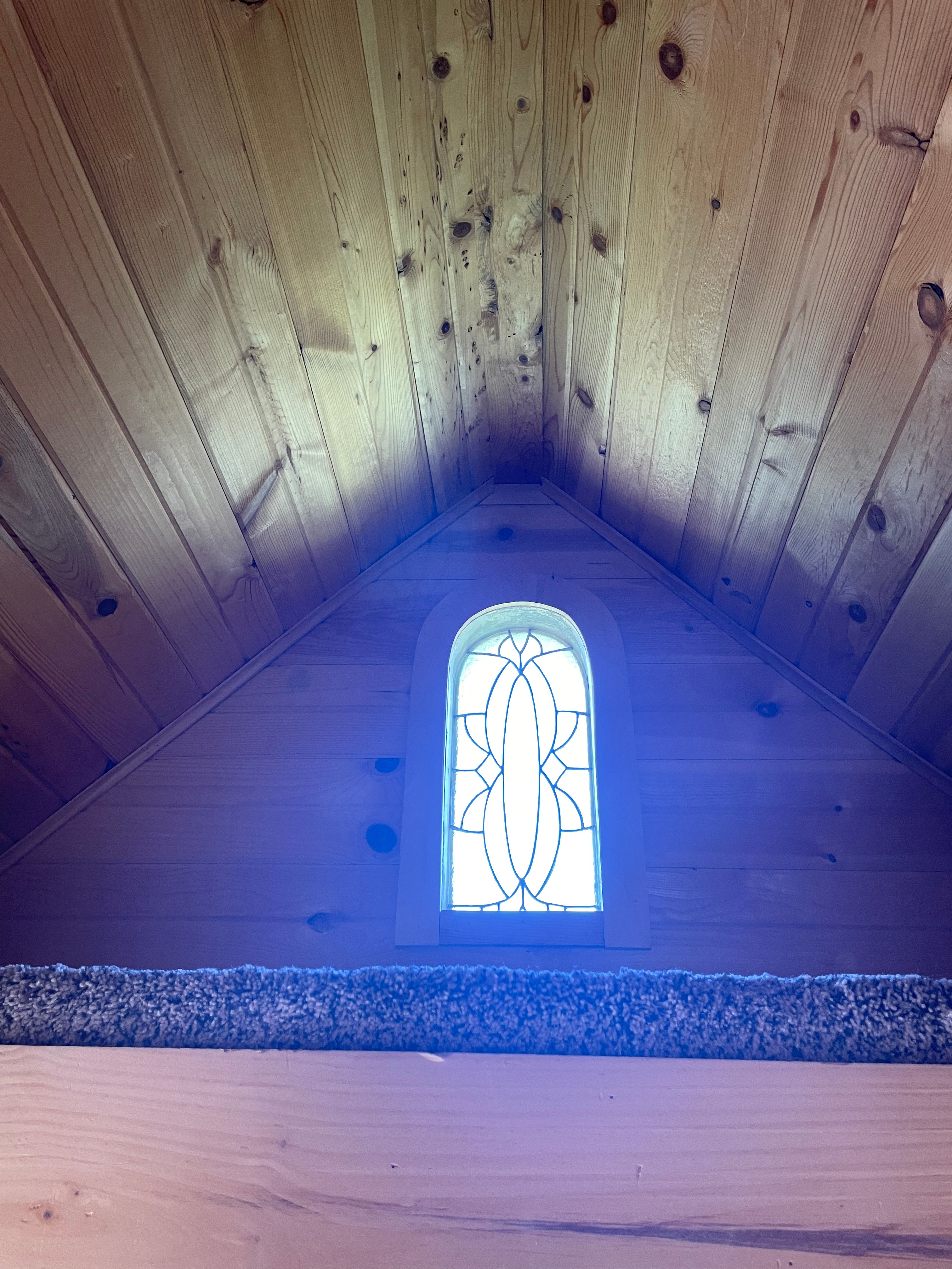 Small loft space above the entrance door to store bags