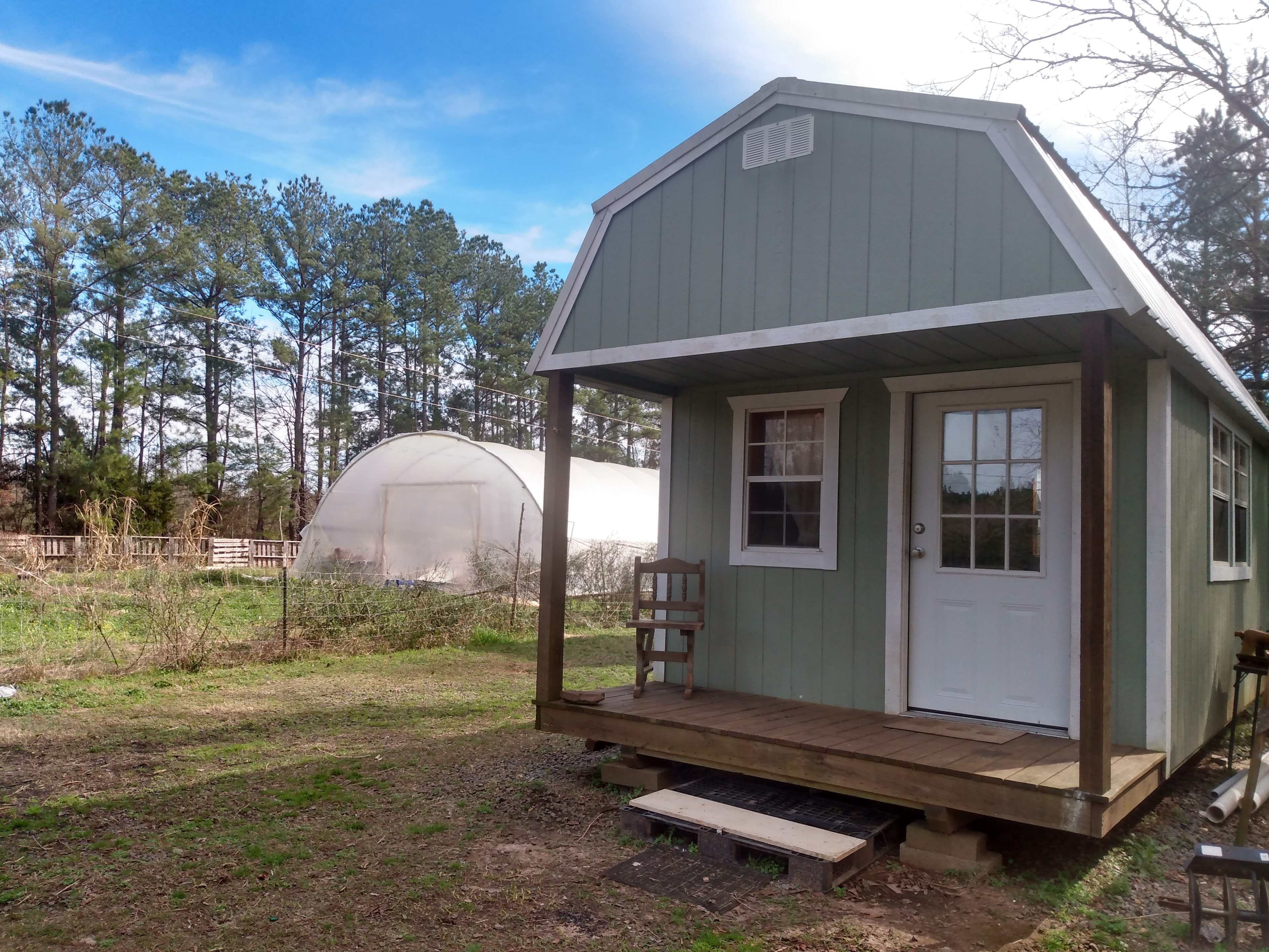 Solomon's Garden Cabin: Located between the organic garden and pine forest.